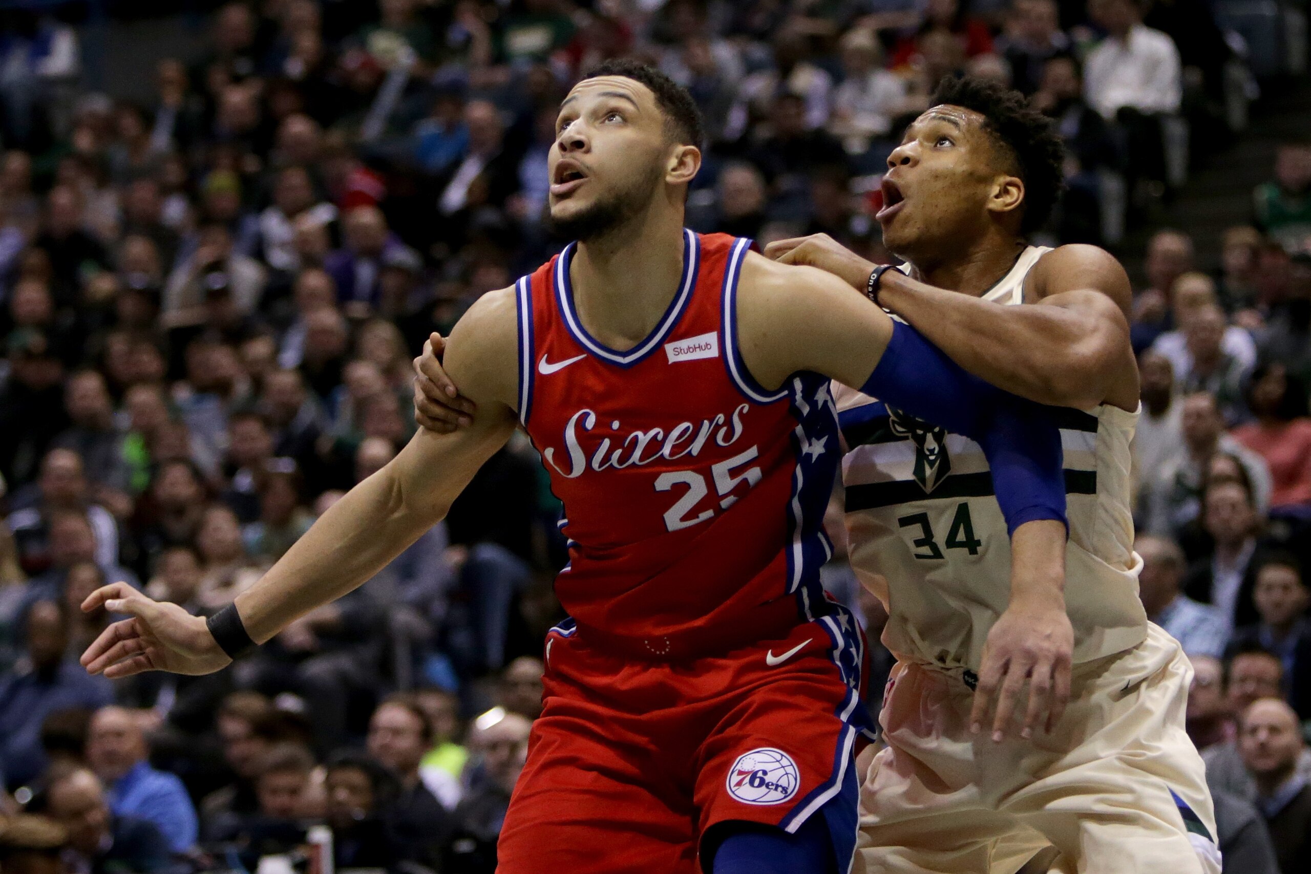 MILWAUKEE, WI - JANUARY 29: Ben Simmons #25 of the Philadelphia 76ers boxes out Giannis Antetokounmpo #34 of the Milwaukee Bucks in the second quarter at the Bradley Center on January 29, 2018 in Milwaukee, Wisconsin. NOTE TO USER: User expressly acknowl MILWAUKEE, WI - JANUARY 29: Ben Simmons #25 of the Philadelphia 76ers boxes out Giannis Antetokounmpo #34 of the Milwaukee Bucks in the second quarter at the Bradley Center on January 29, 2018 in Milwaukee, Wisconsin. NOTE TO USER: User expressly acknowl