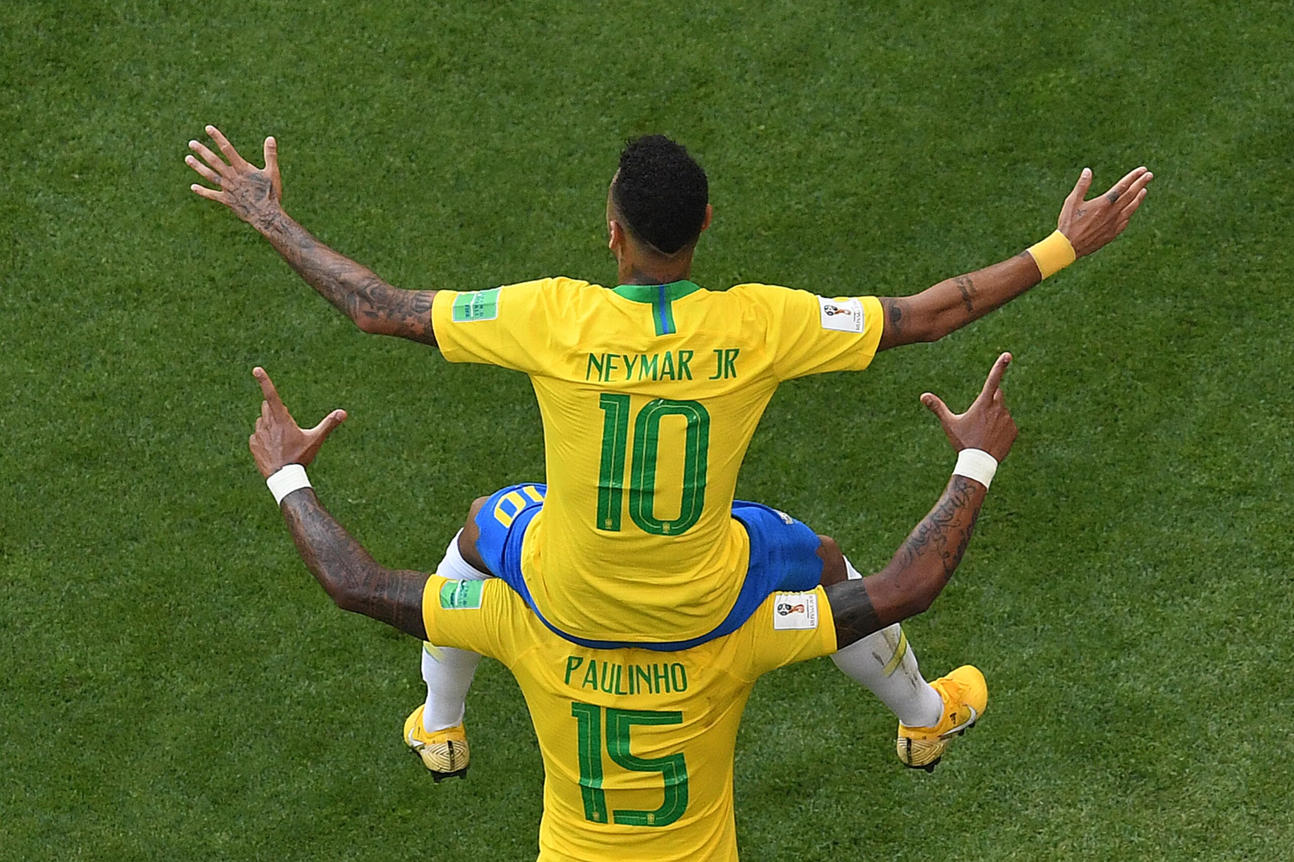 TOPSHOT - Brazil's forward Neymar celebrates scoring the opening goal on shoulders of Brazil's midfielder Paulinho during the Russia 2018 World Cup round of 16 football match between Brazil and Mexico at the Samara Arena in Samara on July 2, 2018. (Photo 