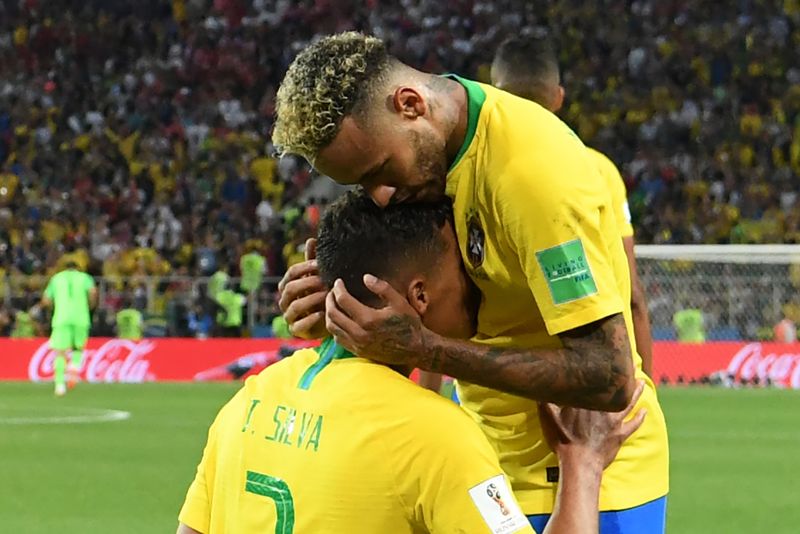 TOPSHOT - Brazil's defender Thiago Silva (L) is congratulated on his goal by Brazil's forward Neymar during the Russia 2018 World Cup Group E football match between Serbia and Brazil at the Spartak Stadium in Moscow on June 27, 2018. (Photo by Kirill KUDR
