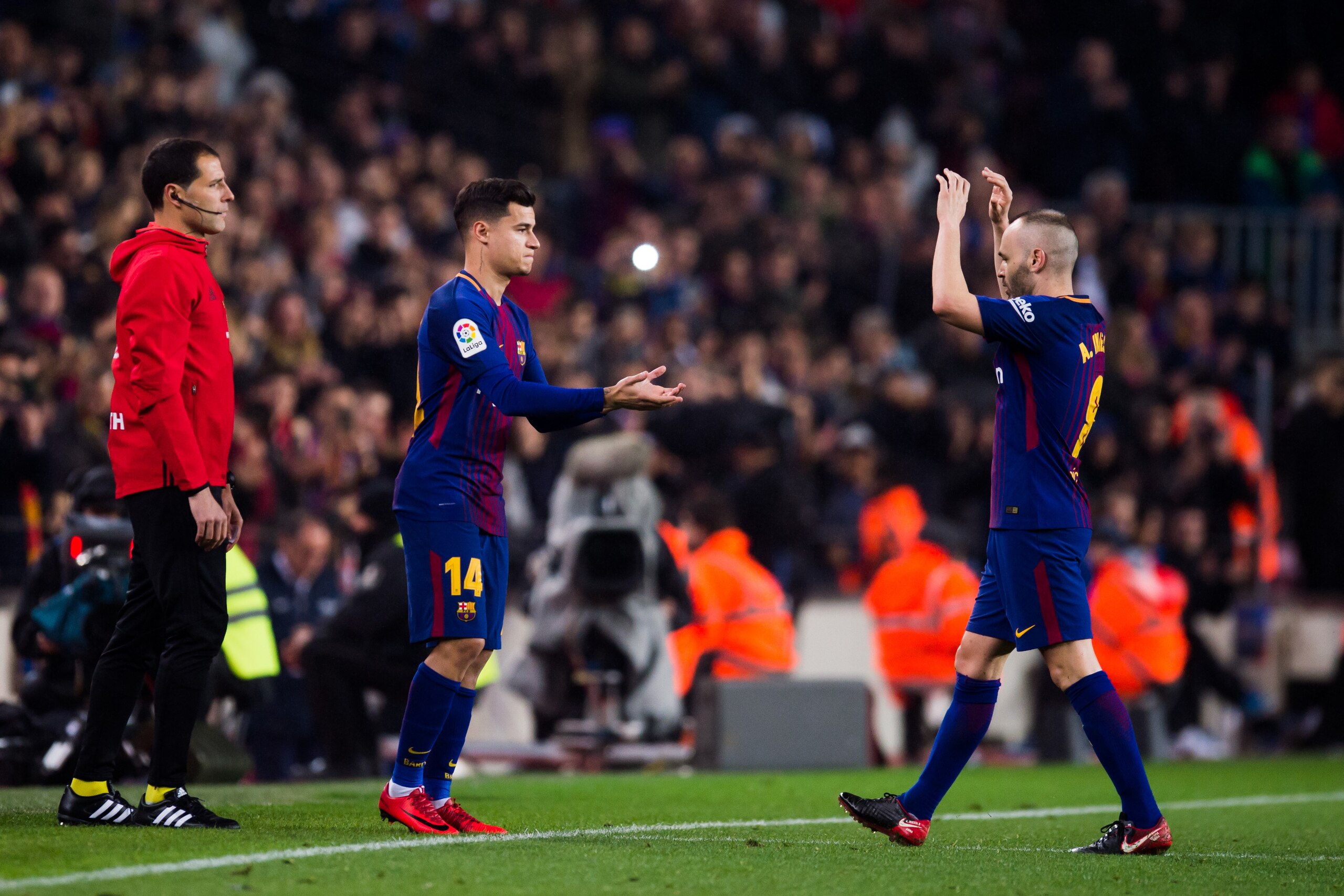 BARCELONA, SPAIN - JANUARY 25:  Philippe Coutinho of FC Barcelona substitutes his teammate Andres Iniesta and makes his debut with FC Barcelona during the Spanish Copa del Rey Quarter Final Second Leg match between FC Barcelona and RCD Espanyol at Camp No