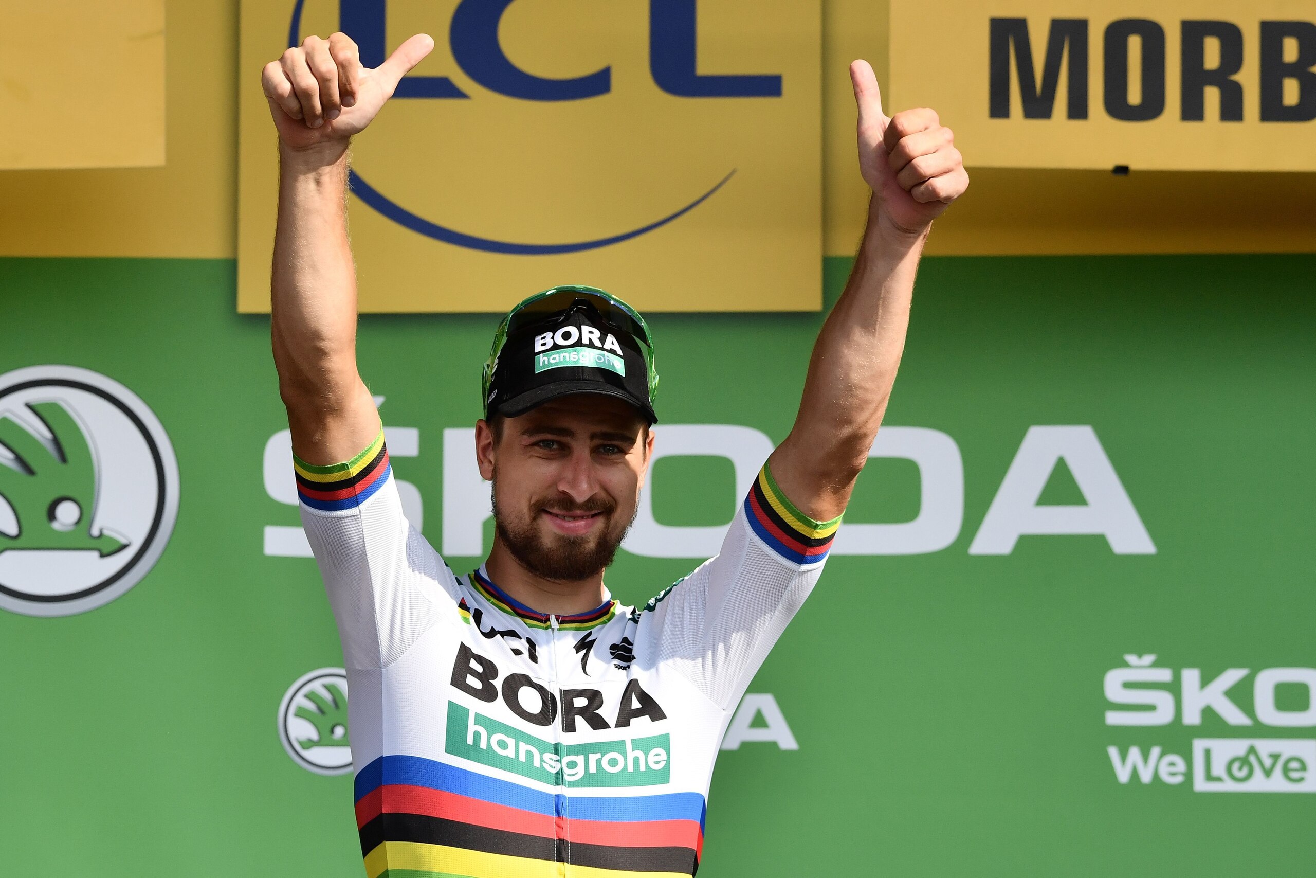 Best sprinter Slovakia's Peter Sagan waves from the podium after the fourth stage of the 105th edition of the Tour de France cycling race between La Baule and Sarzeau, western France, on July 10, 2018. (Photo by Jeff PACHOUD / AFP)        (Photo credit sh