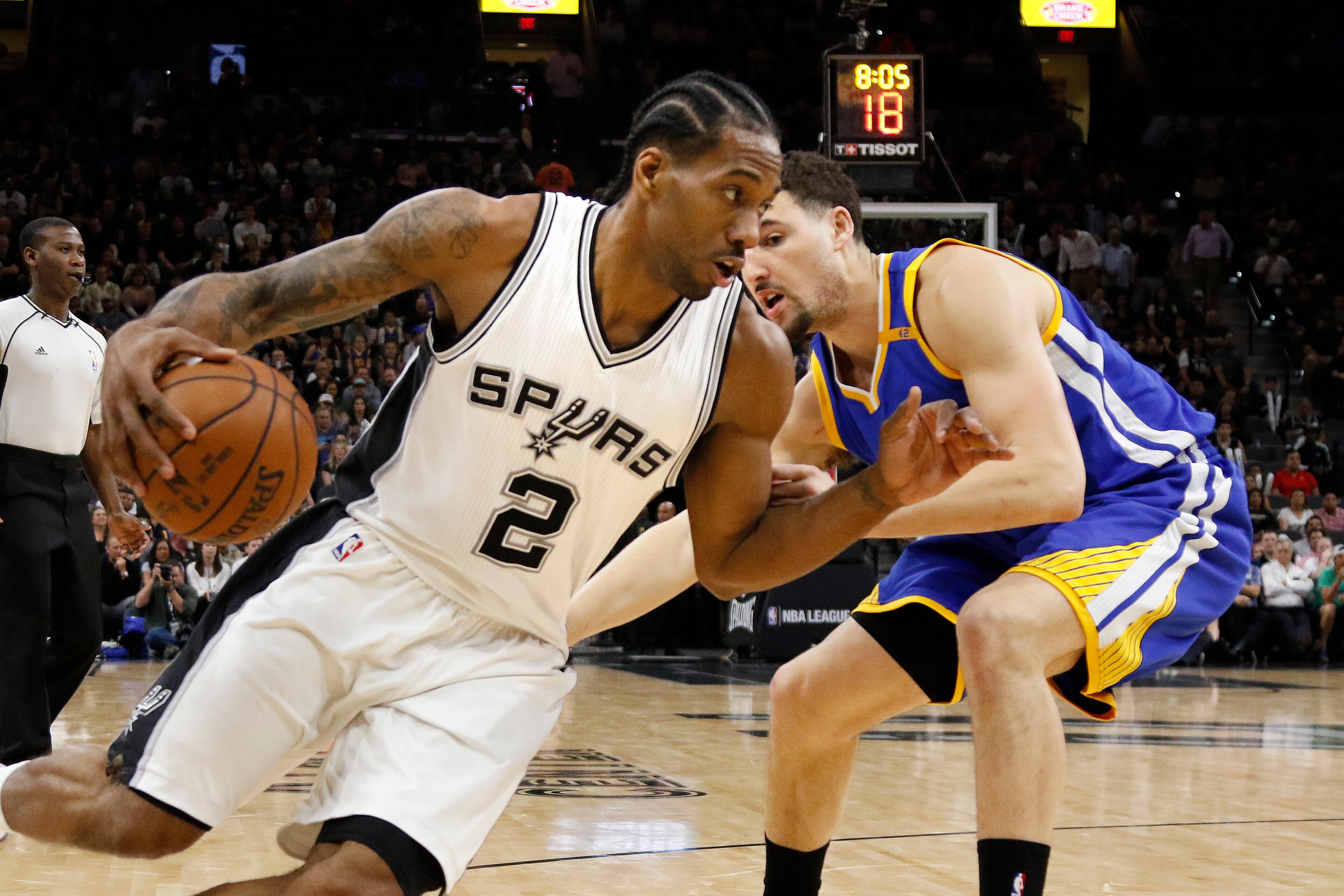 SAN ANTONIO,TX - MARCH 29: Kawhi Leonard #2 of the San Antonio Spurs drives on Klay Thompson #11 of the Golden State Warriors  at AT&T Center on March 29, 2017 in San Antonio, Texas.  NOTE TO USER: User expressly acknowledges and agrees that , by download