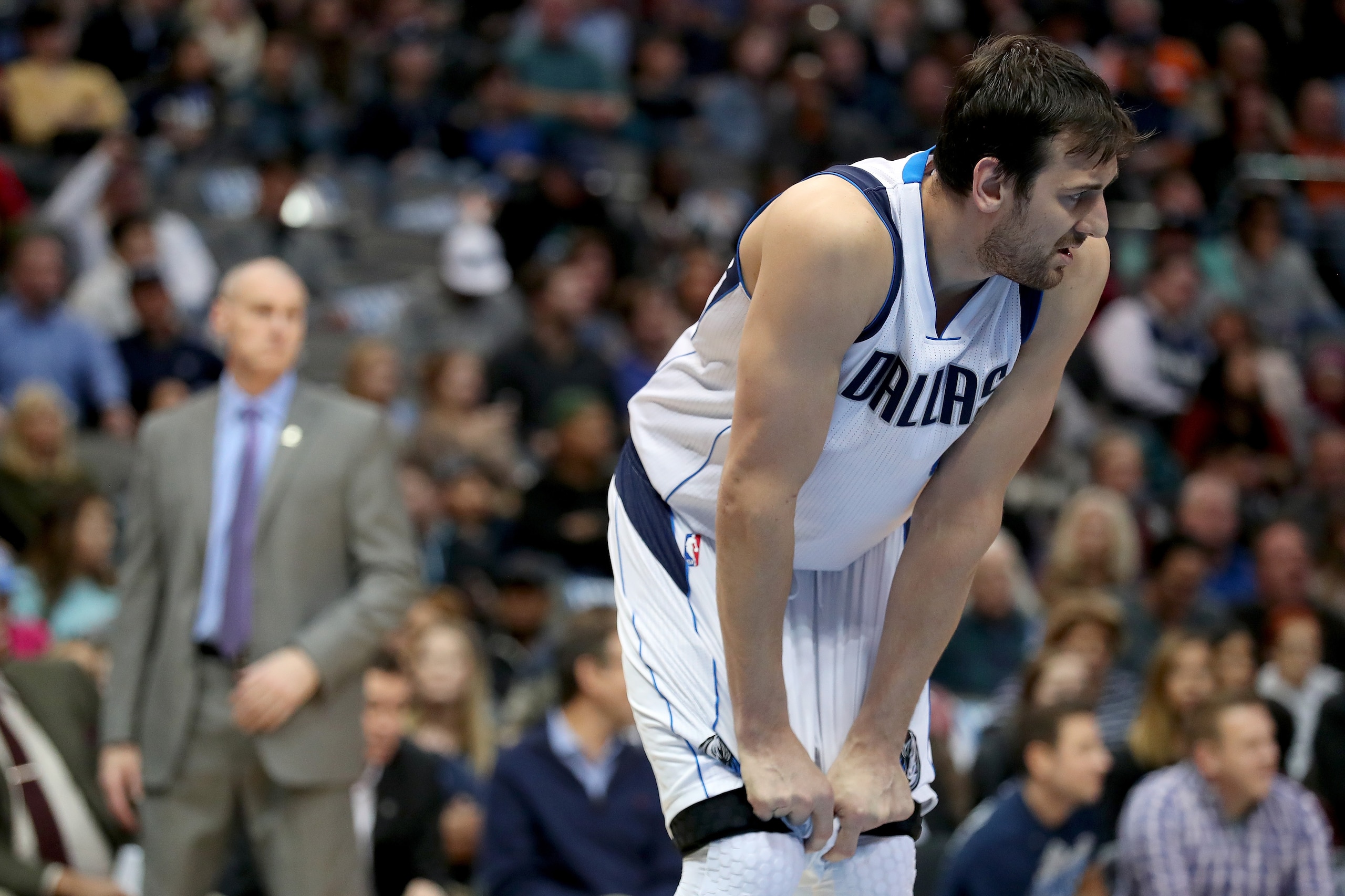 DALLAS, TX - JANUARY 05: Andrew Bogut #6 of the Dallas Mavericks takes on the Phoenix Suns in the first half at American Airlines Center on January 5, 2017 in Dallas, Texas. NOTE TO USER: User expressly acknowledges and agrees that, by downloading and or DALLAS, TX - JANUARY 05: Andrew Bogut #6 of the Dallas Mavericks takes on the Phoenix Suns in the first half at American Airlines Center on January 5, 2017 in Dallas, Texas. NOTE TO USER: User expressly acknowledges and agrees that, by downloading and or