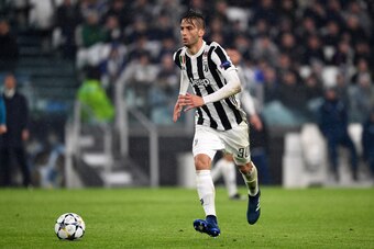 TURIN, ITALY - APRIL 3: Rodrigo Bentancur of Juventus in action during the UEFA Champions League Quarter Final first leg between Juventus and Real Madrid at Allianz Stadium on April 3, 2018 in Turin, Italy. (Photo by Etsuo Hara/Getty Images)
