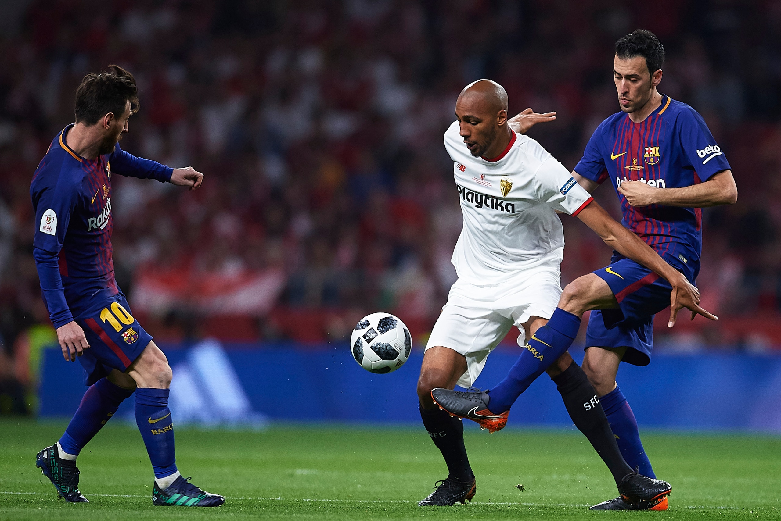 MADRID, SPAIN - APRIL 21:  Steven N'Zonzi of Sevilla FC (C) being followed by Lionel Messi Sergio Busquets of FC Barcelona (R) during the Spanish Copa del Rey match between Barcelona and Sevilla at Wanda Metropolitano on April 21, 2018 in Madrid, .  (Phot