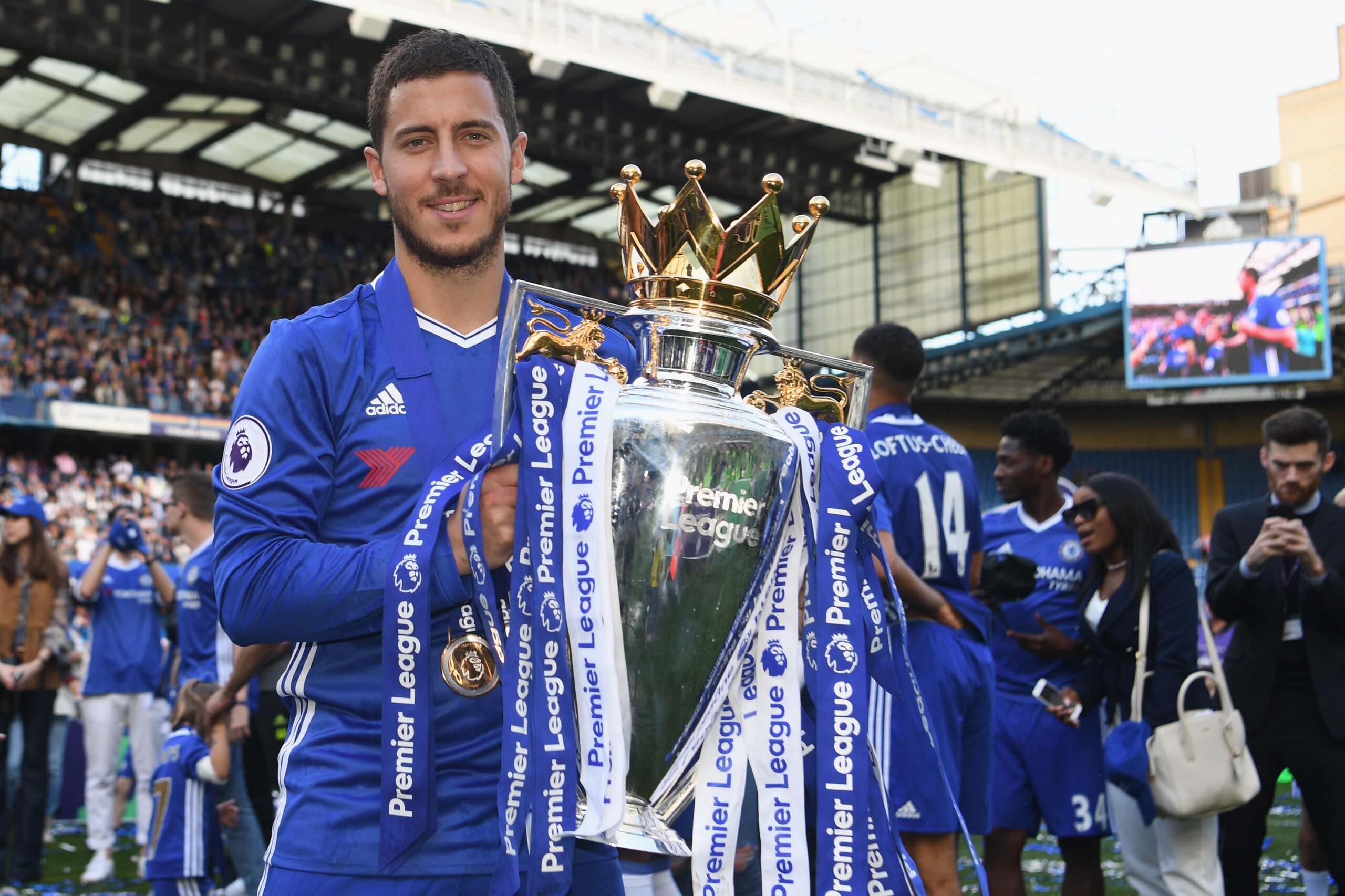 LONDON, ENGLAND - MAY 21: Eden Hazard of Chelsea poses with the Premier League trophy after the Premier League match between Chelsea and Sunderland at Stamford Bridge on May 21, 2017 in London, England. (Photo by Michael Regan/Getty Images) LONDON, ENGLAND - MAY 21: Eden Hazard of Chelsea poses with the Premier League trophy after the Premier League match between Chelsea and Sunderland at Stamford Bridge on May 21, 2017 in London, England. (Photo by Michael Regan/Getty Images)