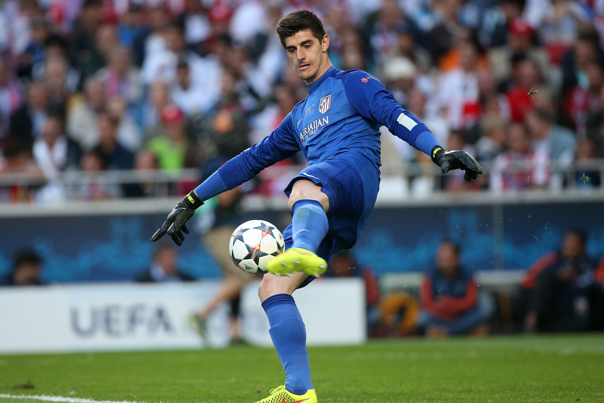 LISBON, PORTUGAL - MAY 24:  Goalkeeper of Atletico Madrid Thibaut Courtois in action during the UEFA Champions League final between Real Madrid and Atletico de Madrid at Estadio da Luz stadium on May 24, 2014 in Lisbon, Portugal. (Photo by Jean Catuffe/Ge