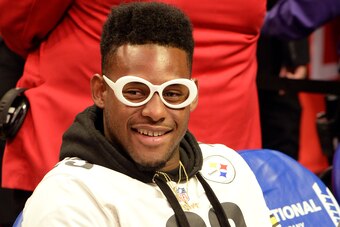 LOS ANGELES, CA - MARCH 9:  Juju Smith of the Pittsburg Steelers enjoys the game between the Cleveland Cavaliers and LA Clippers on March 9, 2018 at STAPLES Center in Los Angeles, California. NOTE TO USER: User expressly acknowledges and agrees that, by d