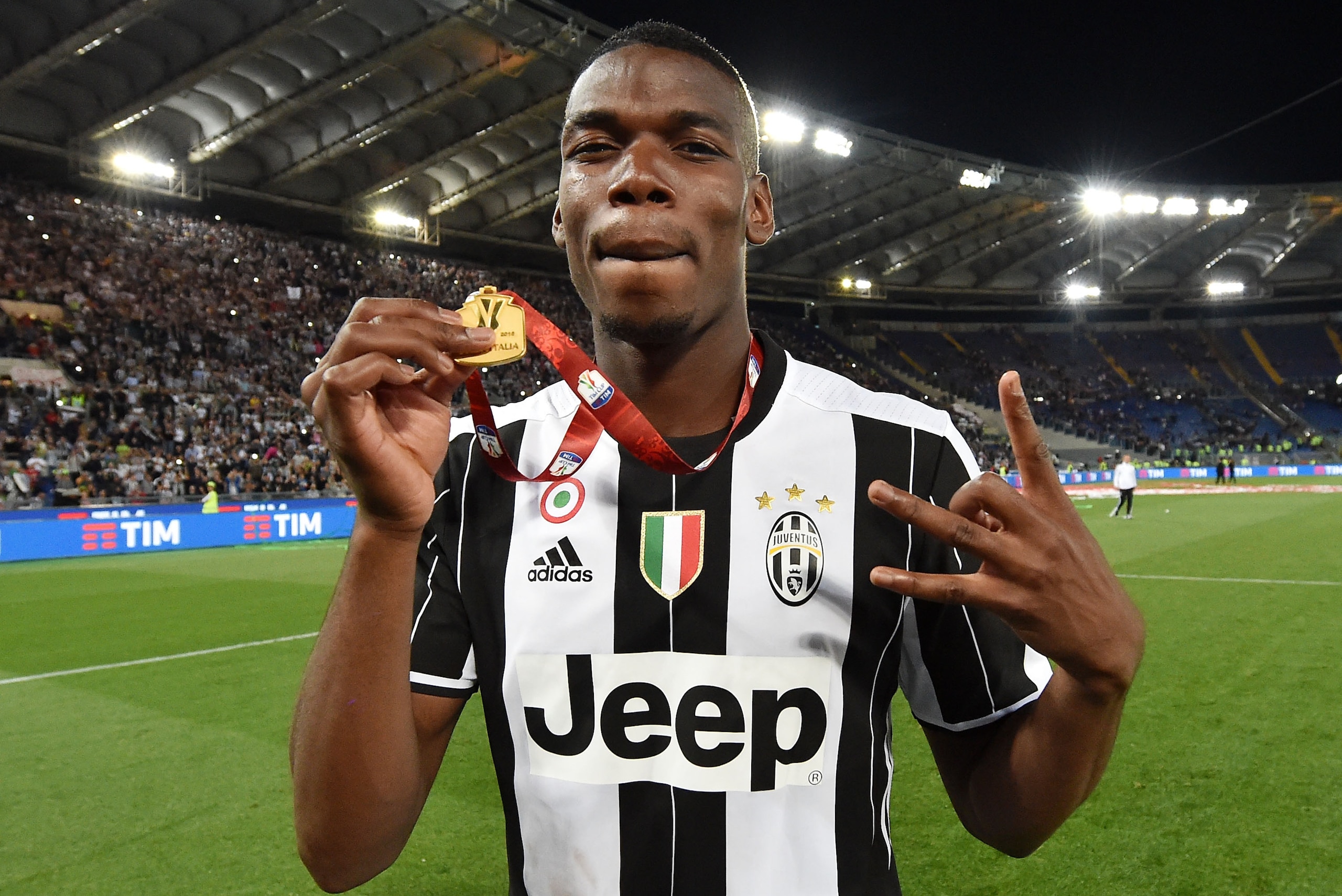 ROME, ITALY - MAY 21: Paul Pogba of Juventus FC celebrates the victory after the TIM Cup match between AC Milan and Juventus FC at Stadio Olimpico on May 21, 2016 in Rome, Italy. (Photo by Giuseppe Bellini/Getty Images) ROME, ITALY - MAY 21: Paul Pogba of Juventus FC celebrates the victory after the TIM Cup match between AC Milan and Juventus FC at Stadio Olimpico on May 21, 2016 in Rome, Italy. (Photo by Giuseppe Bellini/Getty Images)