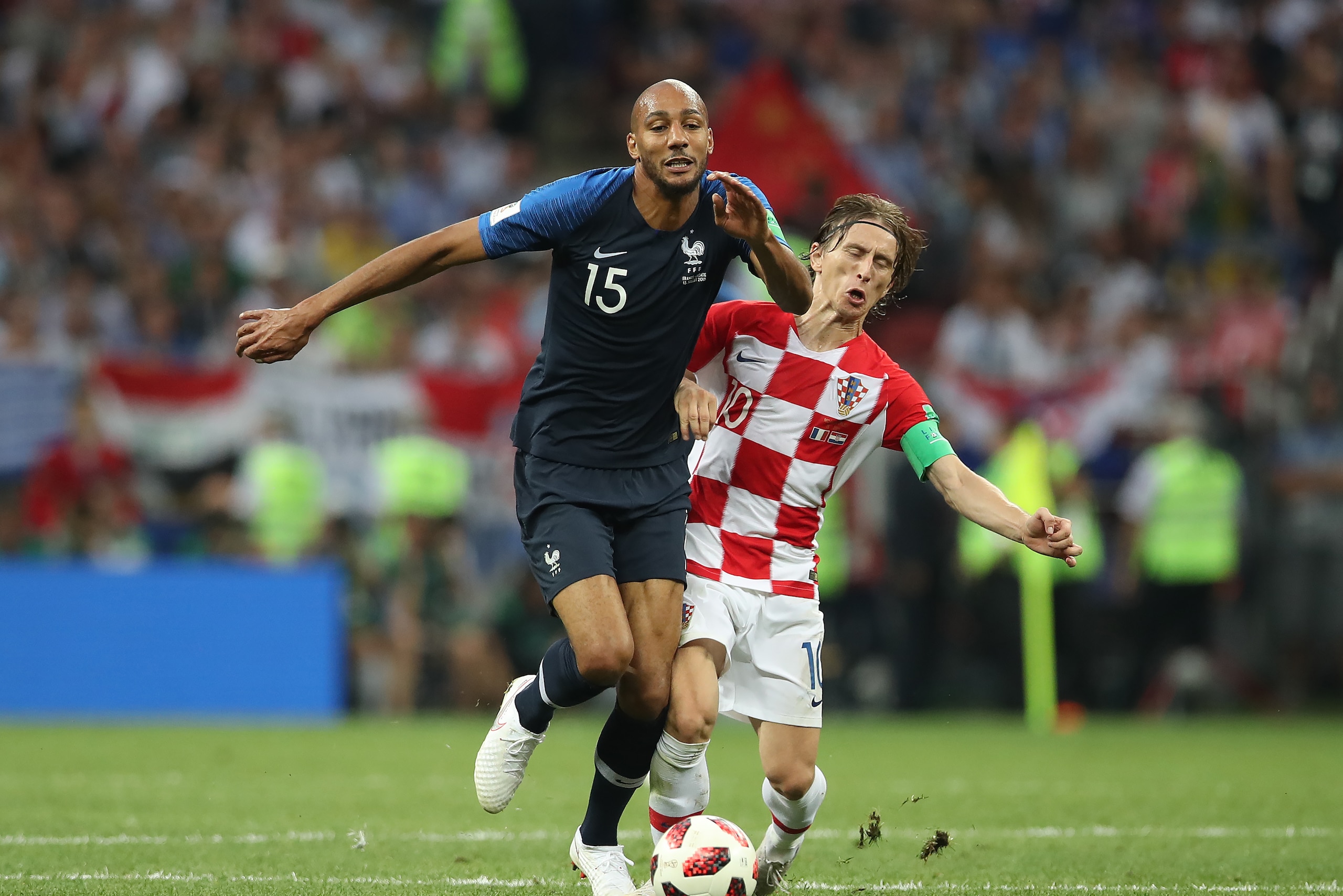 MOSCOW, RUSSIA - JULY 15: Steven N'Zonzi of France vies with Luka Modric of Croatia during the 2018 FIFA World Cup Russia Final between France and Croatia at Luzhniki Stadium on July 15, 2018 in Moscow, Russia. (Photo by Ian MacNicol/Getty Images)