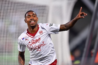 Bordeaux's Brazilian forward Malcom celebrates after scoring against Metz during the French L1 football match between Metz (FCM) and Bordeaux (FCGB) on May 19, 2018 at Saint Symphorien stadium in Longeville-Les-Metz, eastern France. (Photo by JEAN-CHRISTO