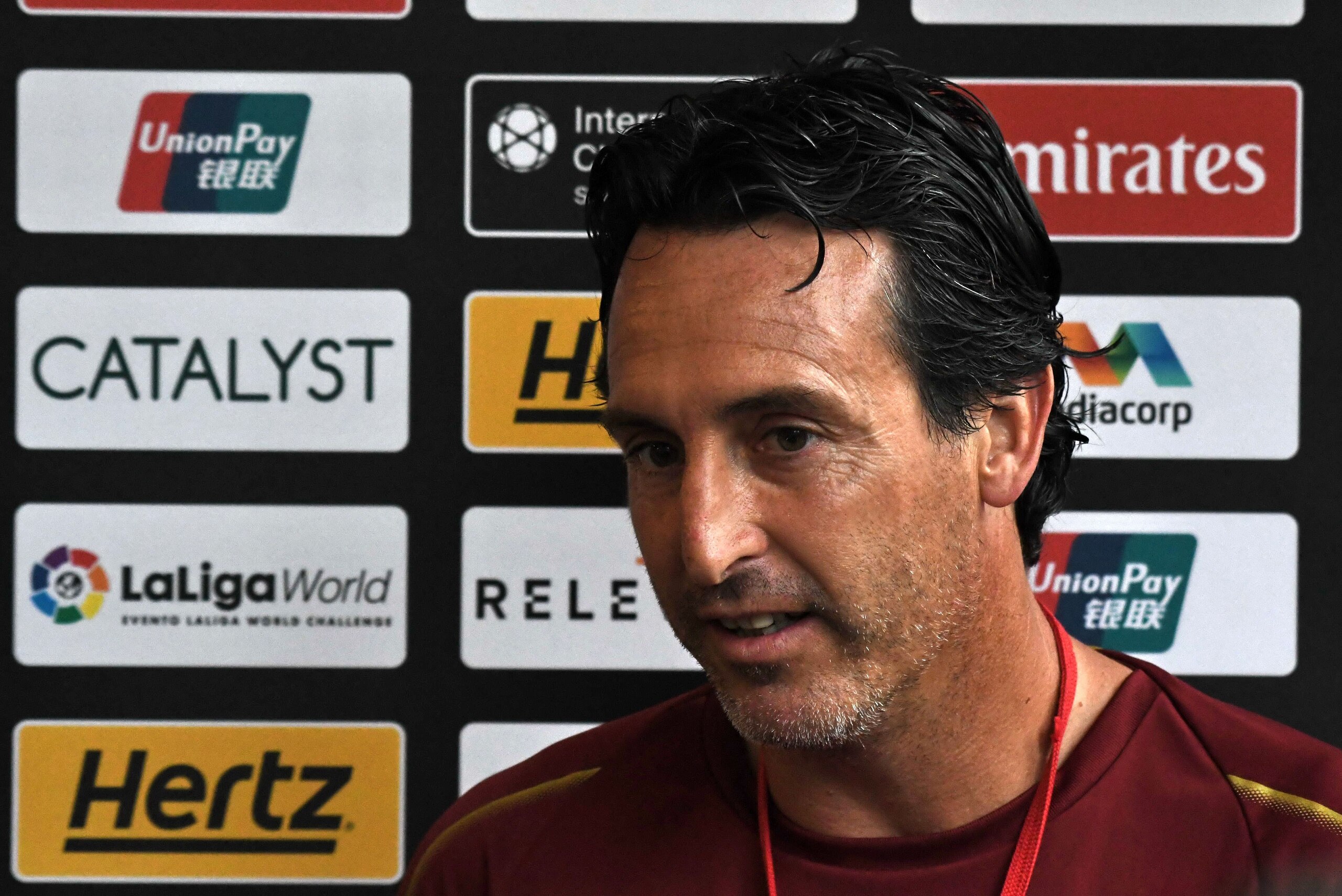 Arsenal manager Unai Emery speaks to reporters during an interview following the team training session for the International Champions Cup match in Singapore on July 25, 2018. (Photo by Roslan RAHMAN / AFP) (Photo credit should read ROSLAN RAHMAN/A Arsenal manager Unai Emery speaks to reporters during an interview following the team training session for the International Champions Cup match in Singapore on July 25, 2018. (Photo by Roslan RAHMAN / AFP) (Photo credit should read ROSLAN RAHMAN/A