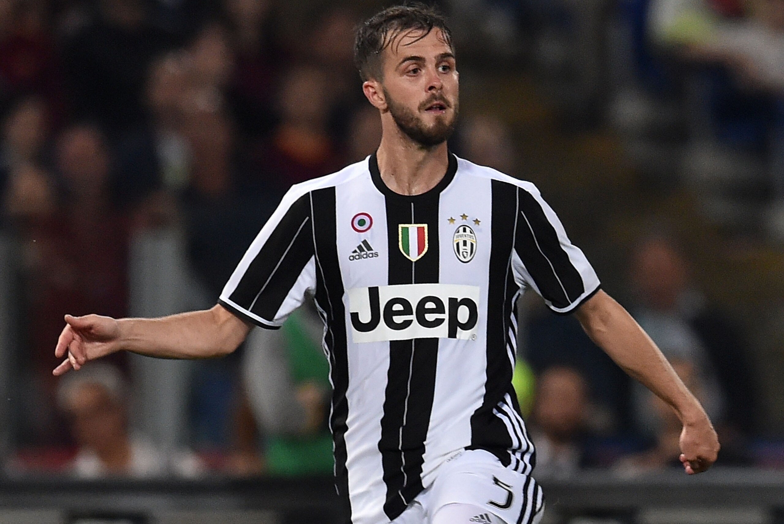 ROME, ITALY - MAY 14:  Miralem Pjanic of Juventus FC in action during the Serie A match between AS Roma and Juventus FC at Stadio Olimpico on May 14, 2017 in Rome, Italy.  (Photo by Giuseppe Bellini/Getty Images )