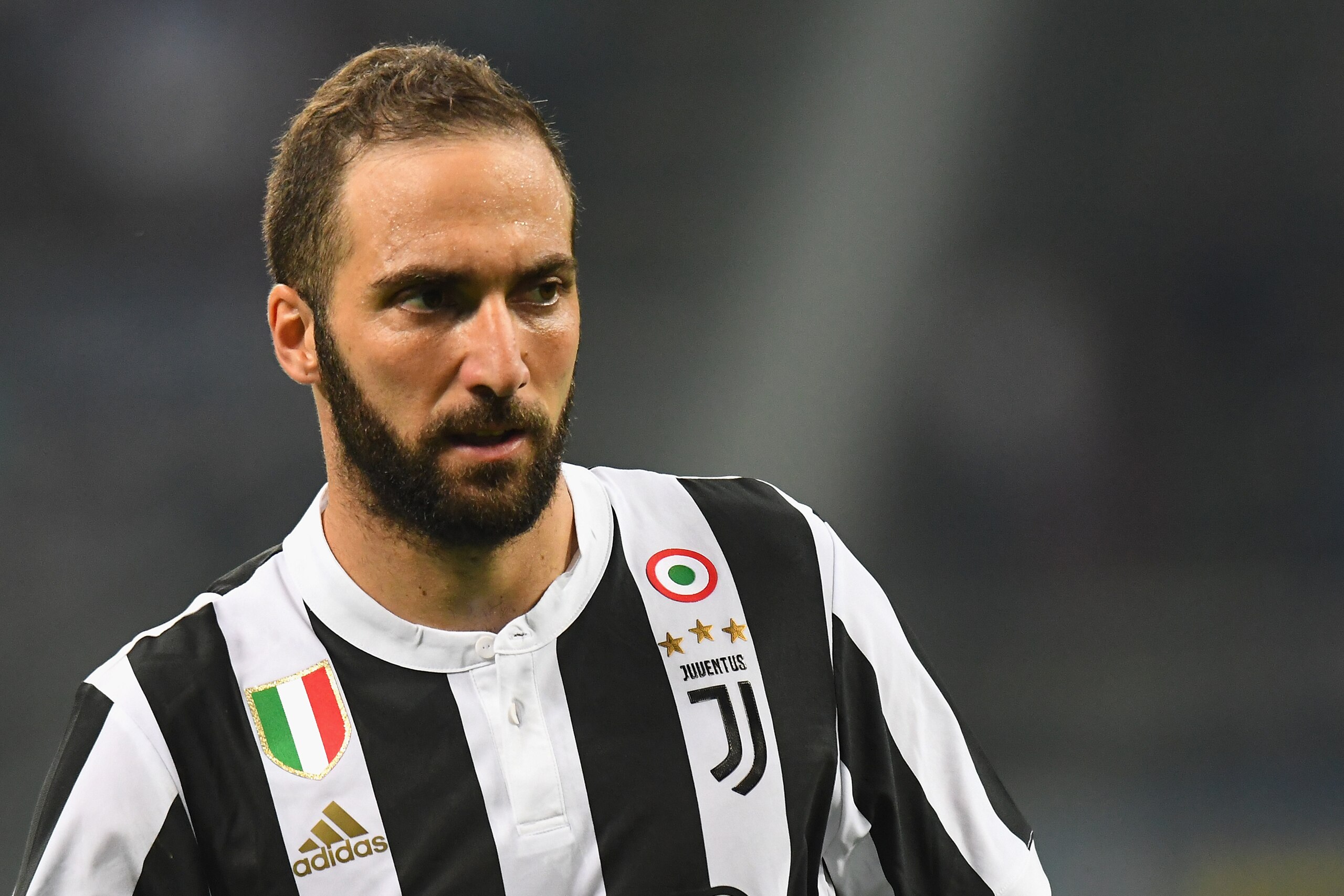 MILAN, ITALY - APRIL 28:  Gonzalo Gerardo Higuain of Juventus looks on during the serie A match between FC Internazionale and Juventus at Stadio Giuseppe Meazza on April 28, 2018 in Milan, Italy.  (Photo by Alessandro Sabattini/Getty Images)
