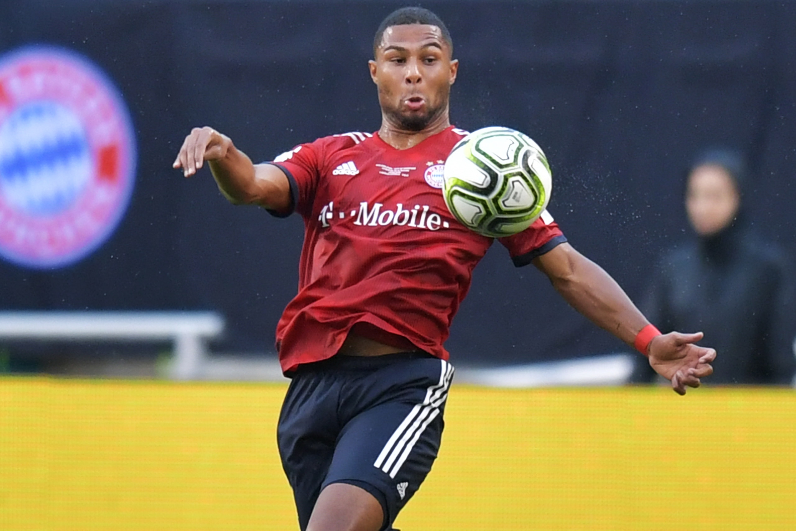 PHILADELPHIA, PA - JULY 25: Serge Gnabry #22 of Bayern Munich plays the ball against Juventus during the International Champions Cup 2018 match between Juventus and FC Bayern Munich at Lincoln Financial Field on July 25, 2018 in Philadelphia, Pennsylvania PHILADELPHIA, PA - JULY 25: Serge Gnabry #22 of Bayern Munich plays the ball against Juventus during the International Champions Cup 2018 match between Juventus and FC Bayern Munich at Lincoln Financial Field on July 25, 2018 in Philadelphia, Pennsylvania