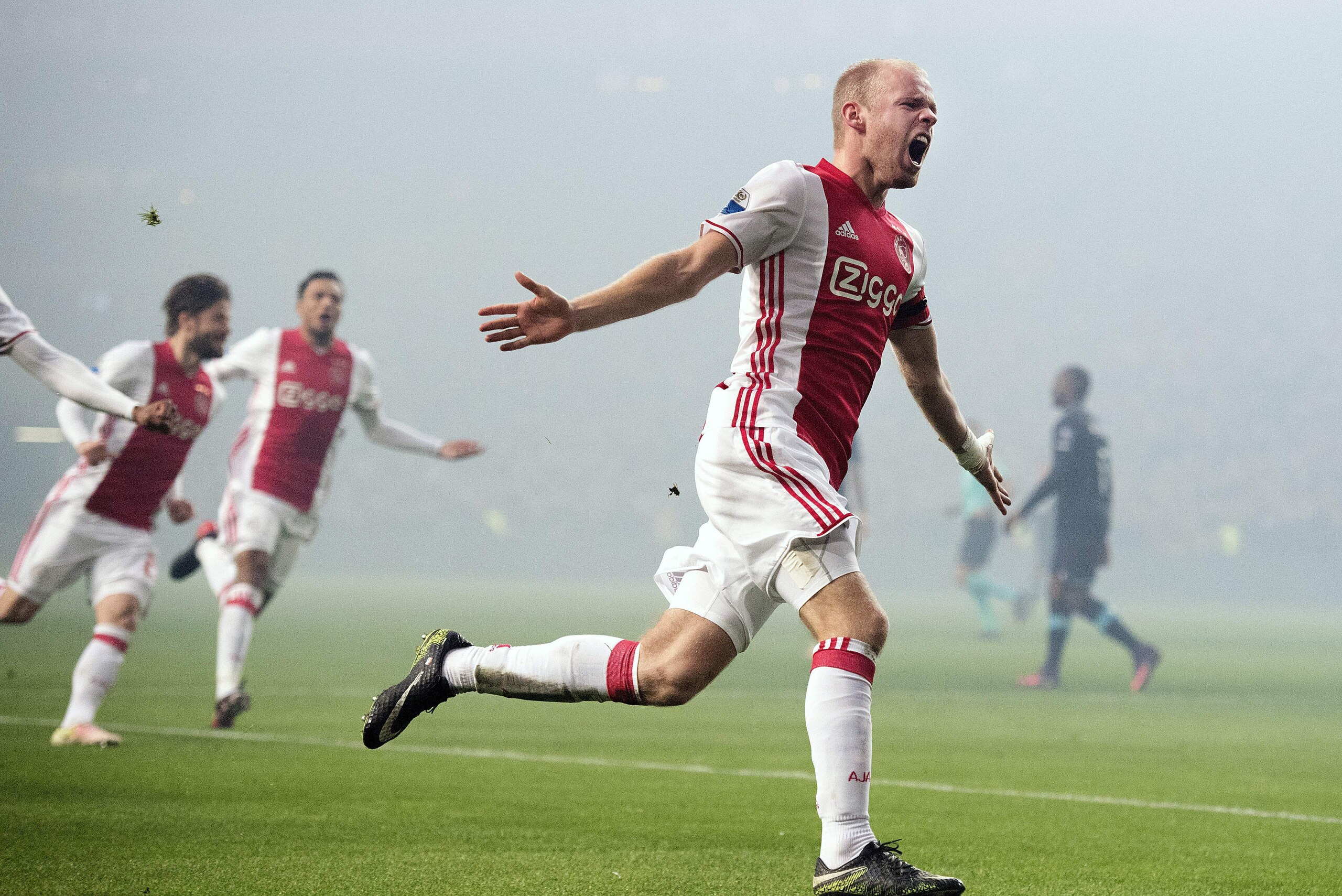 Ajax' Dutch midfielder Davy Klaassen (R) celebrates after scoring a goal during the Dutch League football match between AFC Ajax and PSV Eindhoven in Amsterdam, on December 18, 2016.  / AFP / ANP / Olaf KRAAK / Netherlands OUT        (Photo credit should 