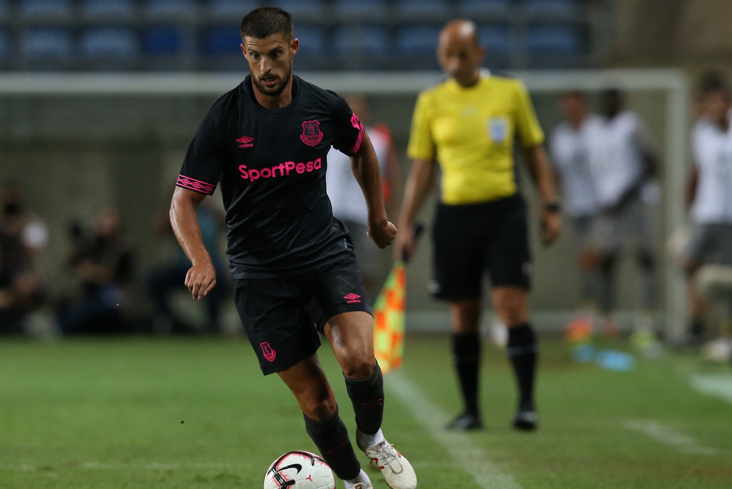 FARO, PORTUGAL - JULY 22:  Kevin Mirallas of Everton FC in action during the Algarve Cup match between FC Porto and Everton FC at Estadio Algarve on July 22, 2018 in Faro, Portugal.  (Photo by Gualter Fatia/Getty Images)