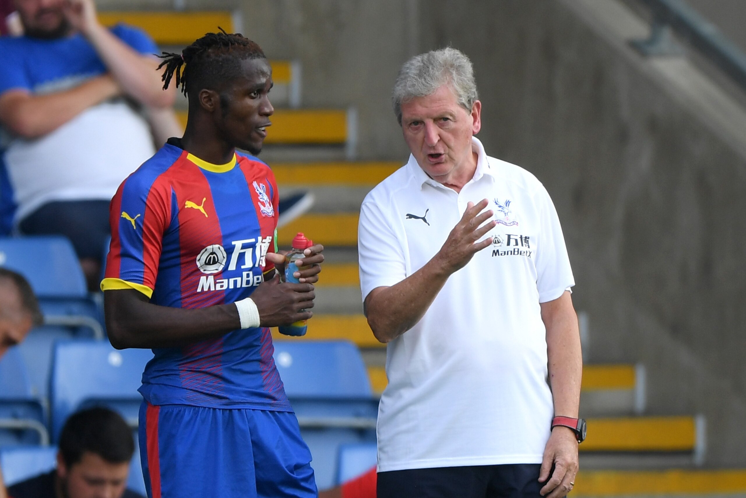 OXFORD, ENGLAND - JULY 21:  Crystal Palace manager Roy Hodgson talks with striker Wilfried Zaha during a Pre-Season Friendly match between Oxford United and Crystal Palce at Kassam Stadium on July 21, 2018 in Oxford, England.  (Photo by Stu Forster/Getty 