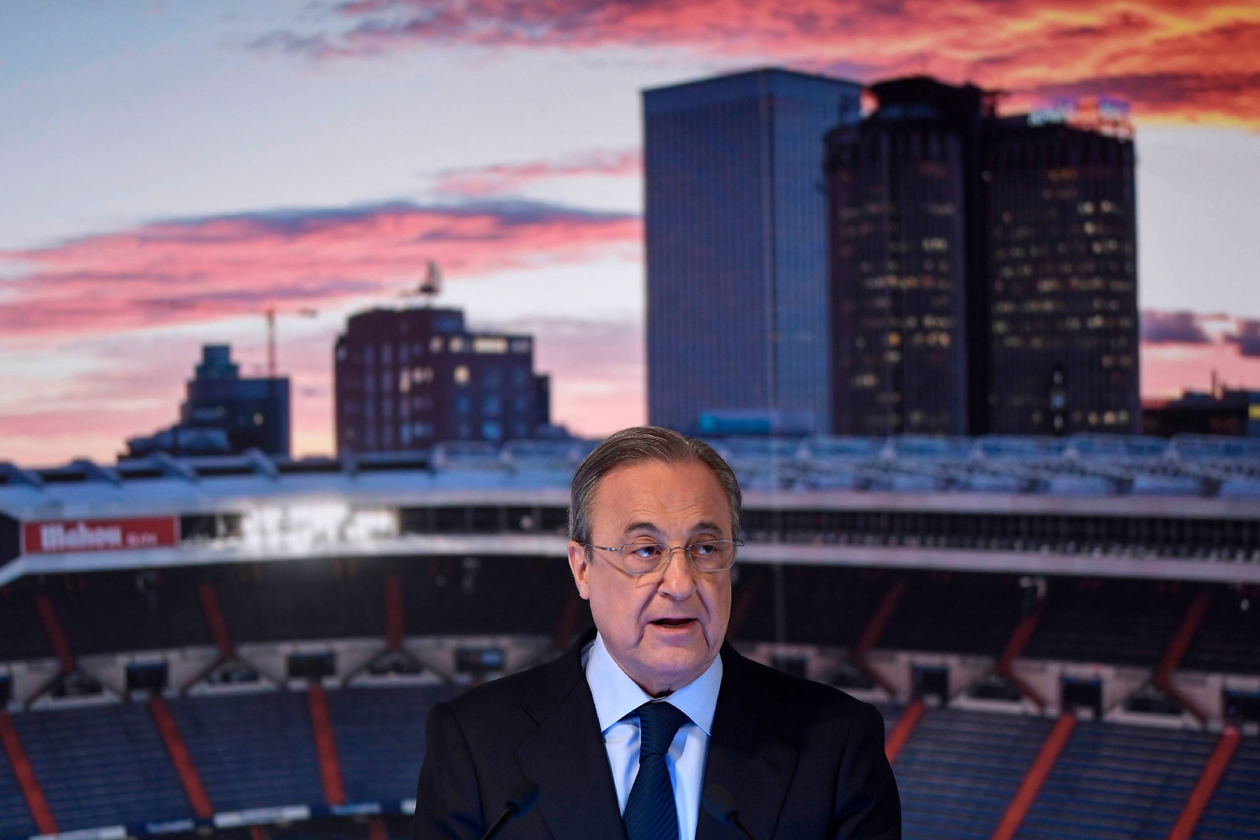 Real Madrid's president Florentino Perez gives a speech during the official presentation of Real Madrid´s newly appointed coach Julen Lopetegui at the Santiago Bernabeu stadium in Madrid on June 14, 2018. - Just a day after he was sacked on the eve of the