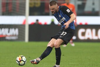 MILAN, ITALY - APRIL 04:  Milan Skriniar of FC Internazionale in action during the Serie A match between AC Milan and FC Internazionale at Stadio Giuseppe Meazza on April 4, 2018 in Milan, Italy.  (Photo by Marco Luzzani/Getty Images)