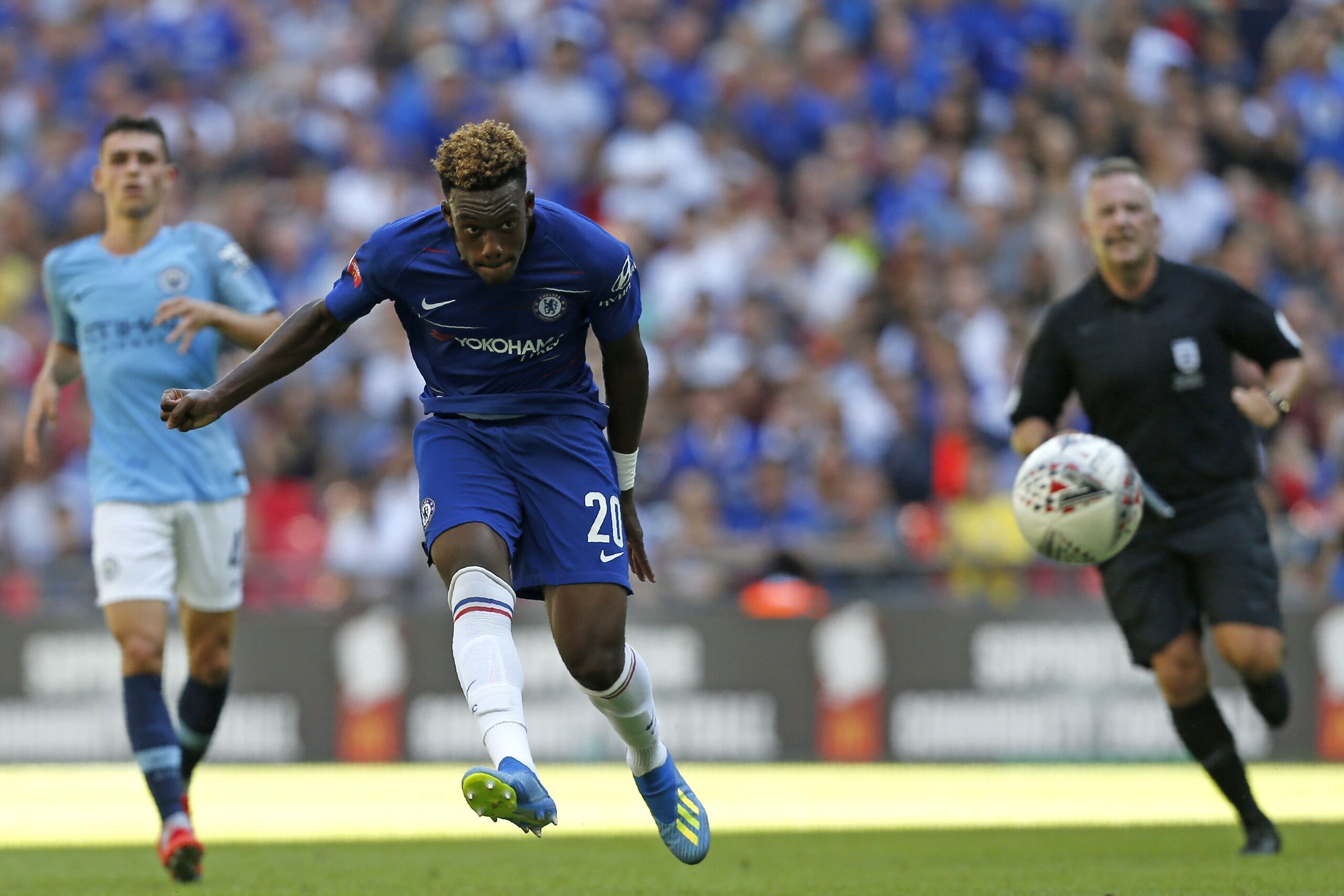 Chelsea's English midfielder Callum Hudson-Odoi (C) has this shot saved during the English FA Community Shield football match between Chelsea and Manchester City at Wembley Stadium in north London on August 5, 2018. (Photo by Ian KINGTON / AFP) / NOT FOR 
