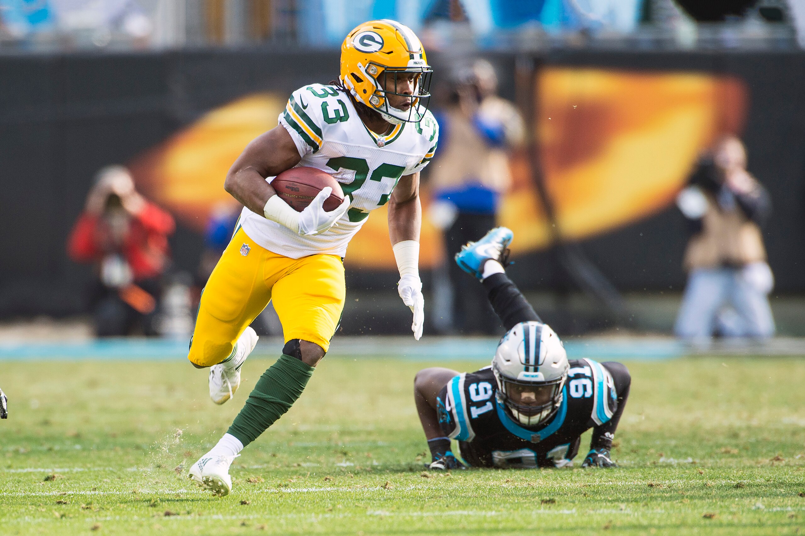 CHARLOTTE, NC - DECEMBER 17:  Running back Aaron Jones #33 of the Green Bay Packers carries the ball against the Carolina Panthers during a NFL game at Bank of America Stadium on December 17, 2017 in Charlotte, North Carolina.  (Photo by Ronald C. Modra/S