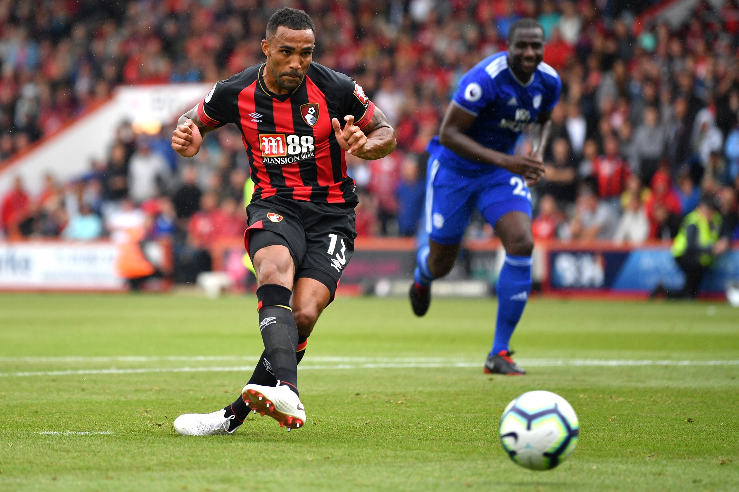 BOURNEMOUTH, ENGLAND - AUGUST 11:  Callum Wilson of AFC Bournemouth misses a penalty during the Premier League match between AFC Bournemouth and Cardiff City at Vitality Stadium on August 11, 2018 in Bournemouth, United Kingdom.  (Photo by Dan Mullan/Gett