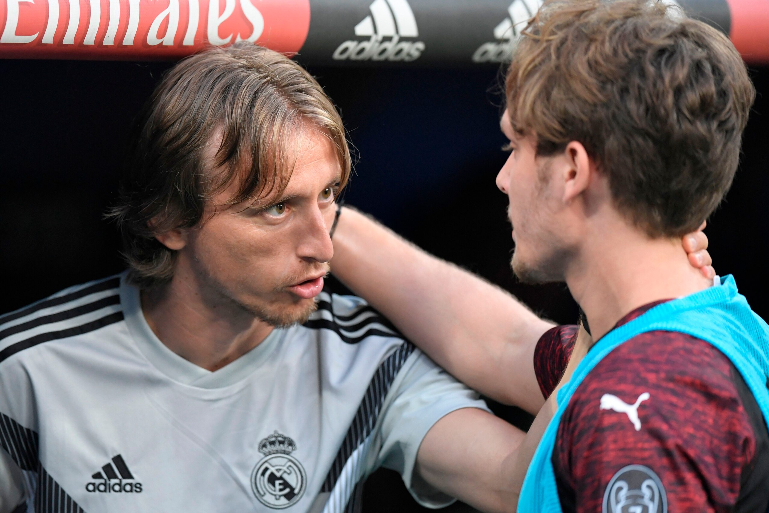 Real Madrid's Croatian midfielder Luka Modric greets AC Milan's Croatian midfielder Alen Halilovic (R) before the Santiago Bernabeu Trophy football match between Real Madrid and AC Milan in Madrid on August 11, 2018. (Photo by GABRIEL BOUYS / AFP)        
