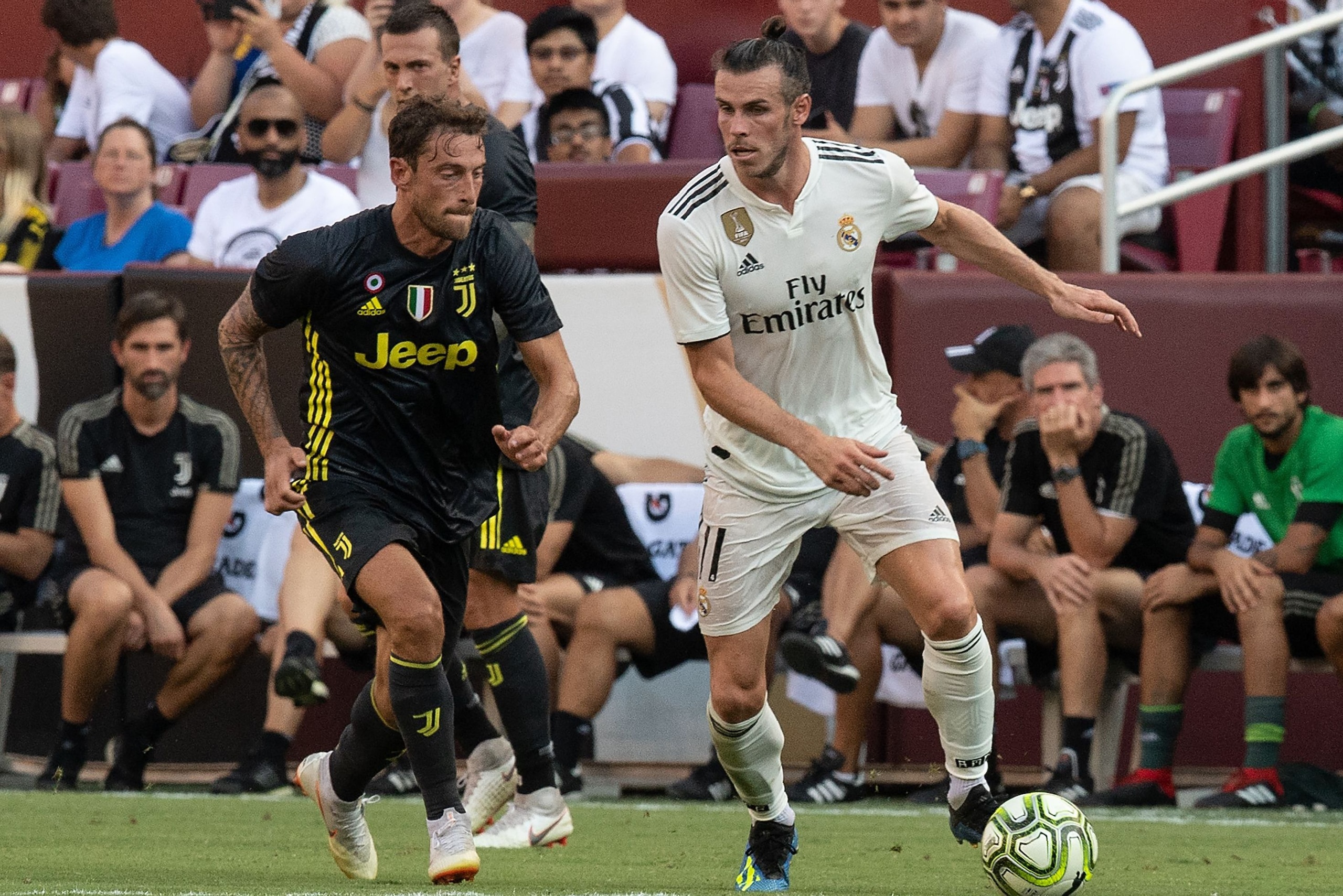 Real Madrid's Gareth Bale (R) is chased by Juventus' Claudio Marchisio during the International Champions Cup (ICC) friendly football match between Real Madrid and Juventus at Fedex Field in Landover, Maryland, on August 4, 2018. (Photo by NICHOLAS KAMM /