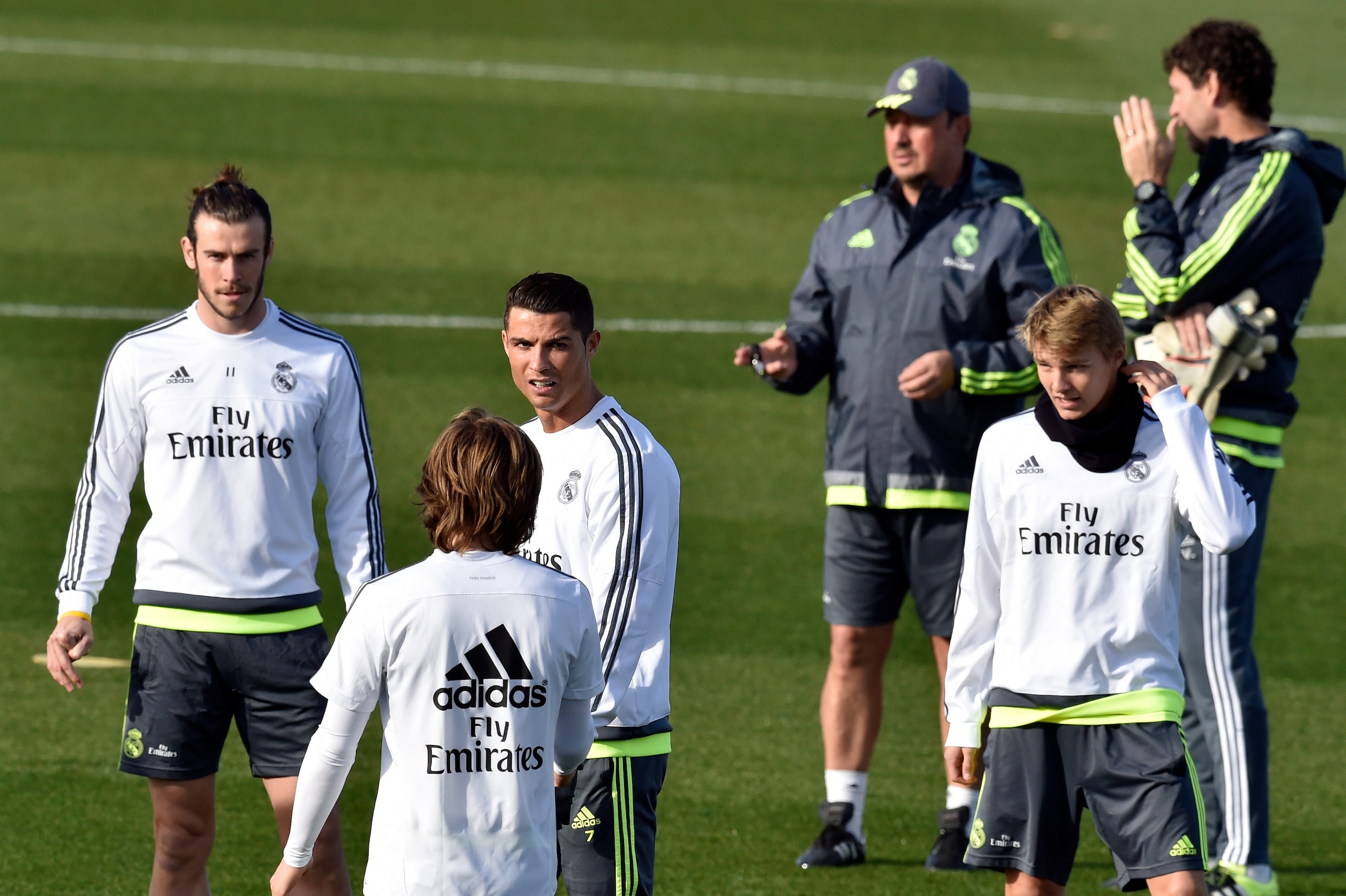 Real Madrid's Welsh forward Gareth Bale (L), Real Madrid's Portuguese forward Cristiano Ronaldo (3rd L), Real Madrid's coach Rafael Benitez (3rd R) and Real Madrid's Norwegian midfielder Martin Odegaard (2nd R)  take part in a training session at the Vald