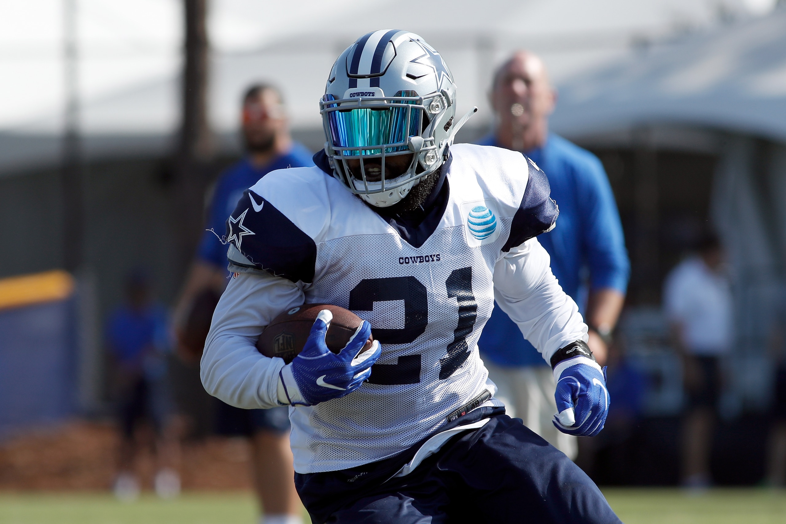 OXNARD, CA - AUGUST 02:  Ezekiel Elliott #21 of the Dallas Cowboys runs the ball during training camp at River Ridge Playing Fields on August 2, 2018 in Oxnard, California.  (Photo by Josh Lefkowitz/Getty Images)