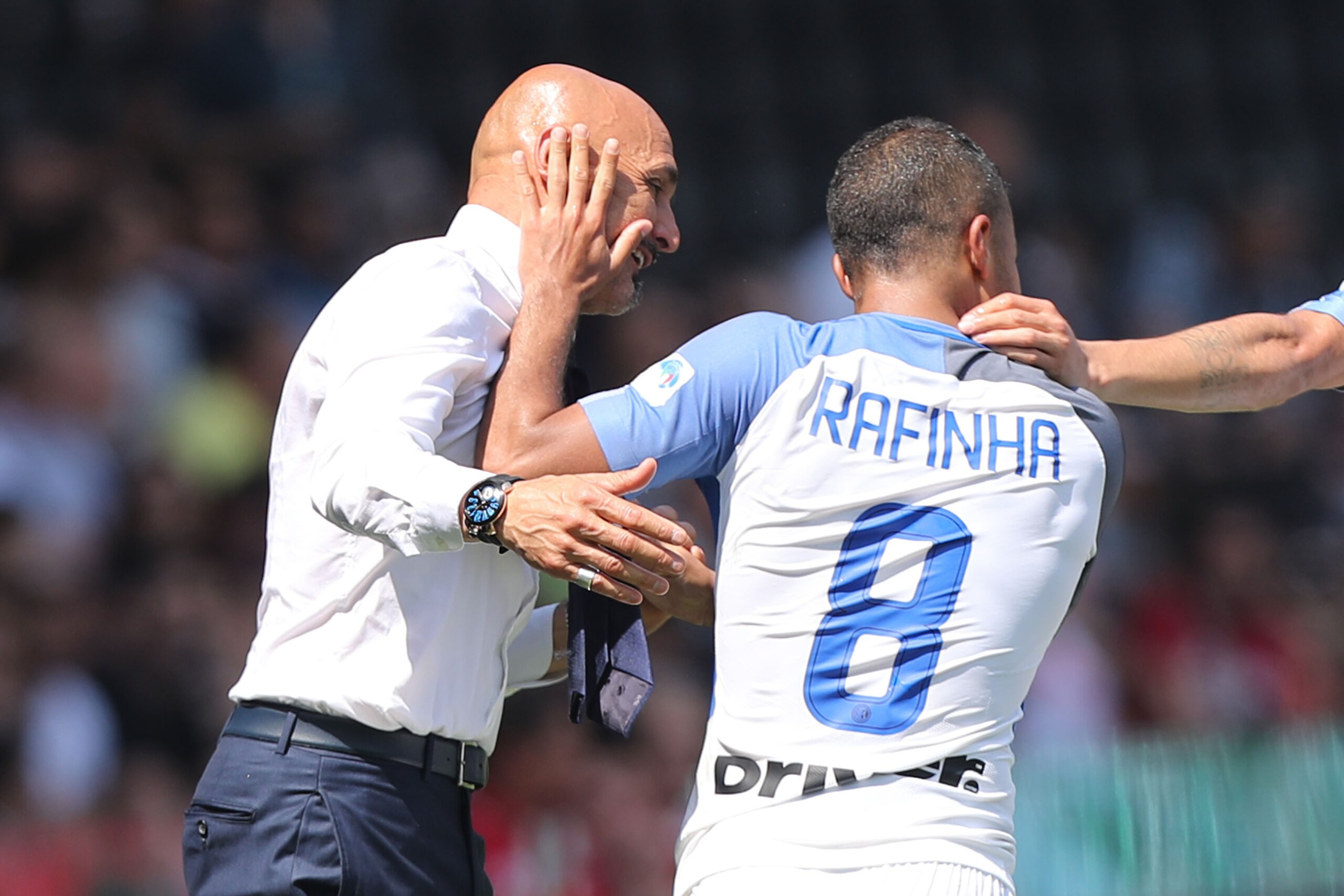 UDINE, ITALY - MAY 06: Luciano Spalletti head coach of FC Internazionale gestures and Rafinha of FC Internazionel during the serie A match between Udinese Calcio and FC Internazionale at Stadio Friuli on May 6, 2018 in Udine, Italy.  (Photo by Gabriele Ma