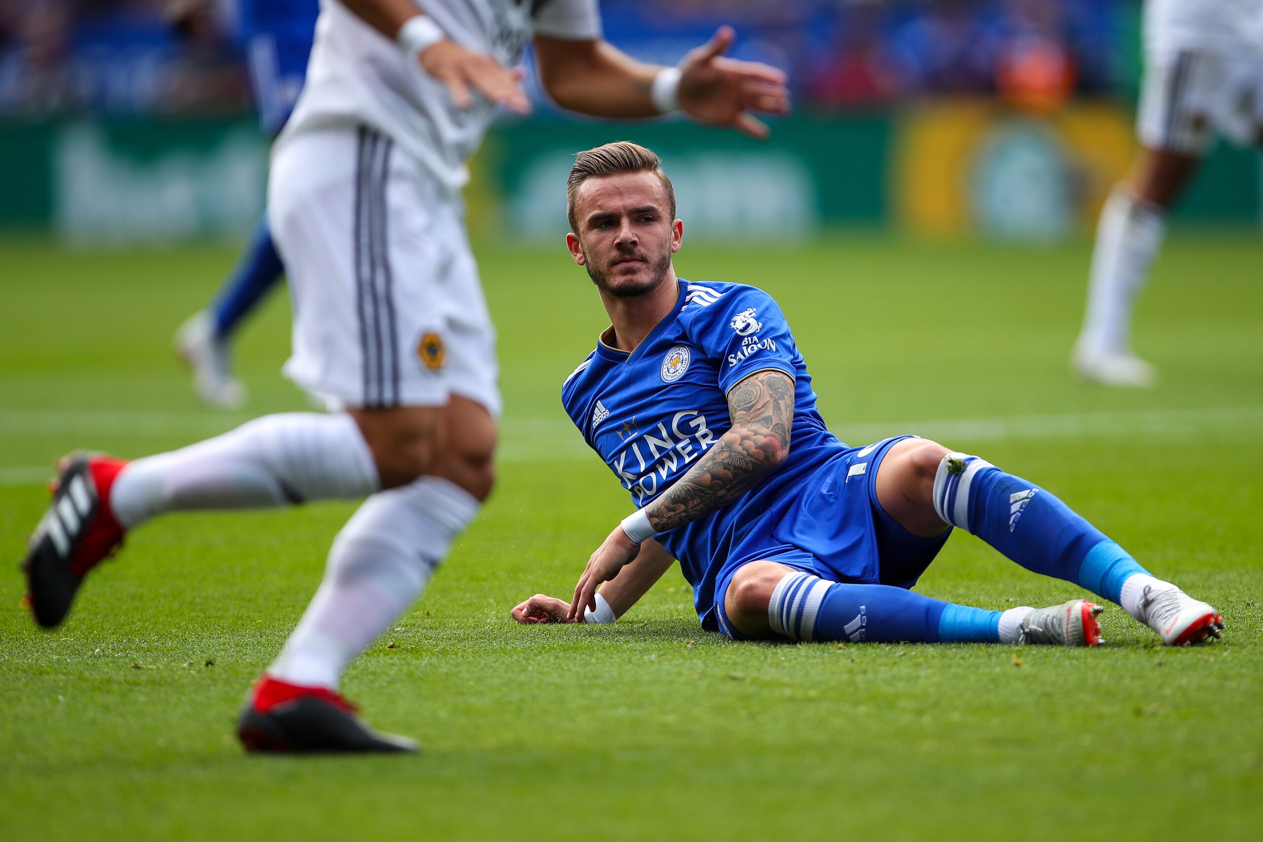 LEICESTER, ENGLAND - AUGUST 18: James Maddison of Leicester City during the Premier League match between Leicester City and Wolverhampton Wanderers at The King Power Stadium on August 18, 2018 in Leicester, United Kingdom. (Photo by Robbie Jay Barratt - A
