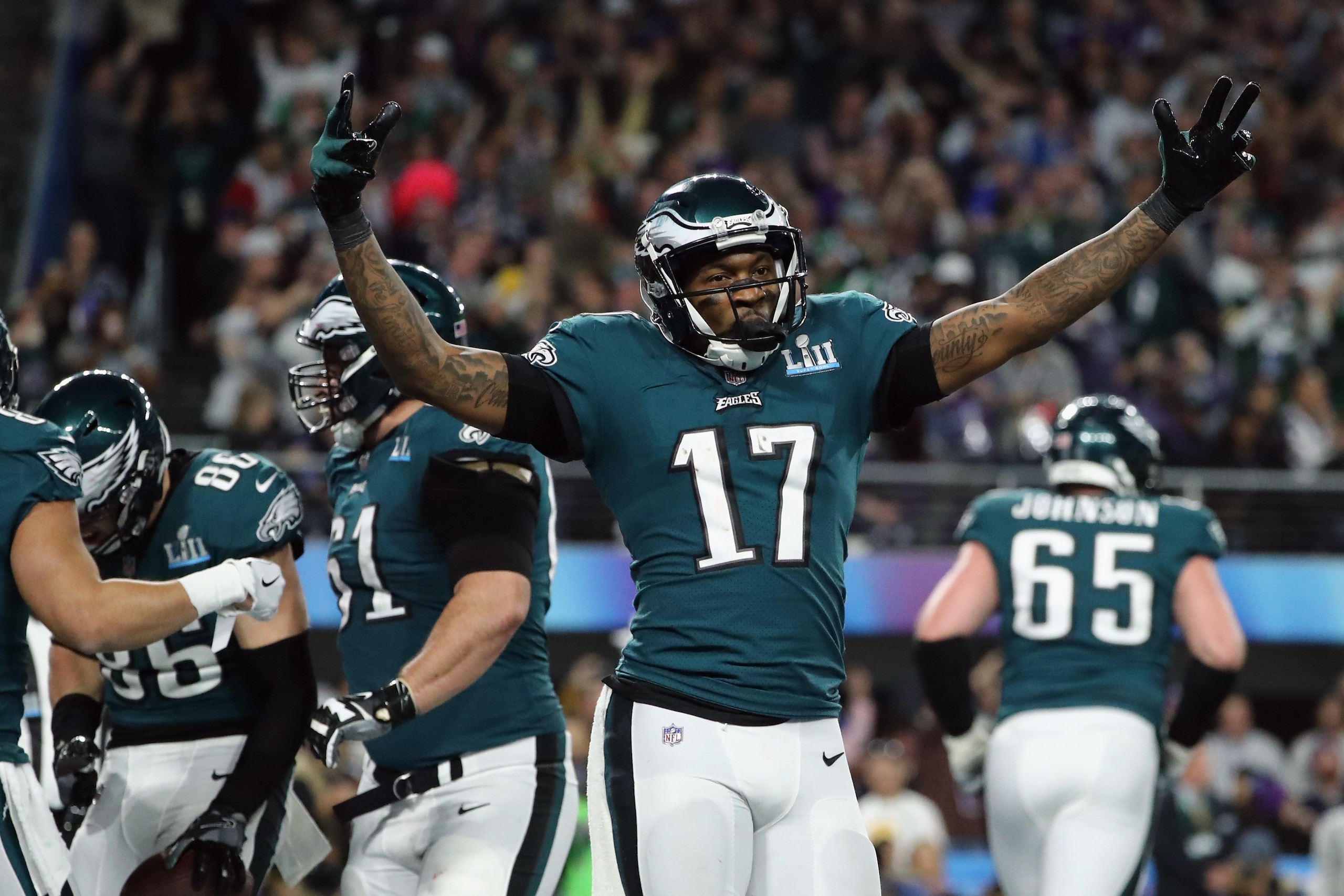 MINNEAPOLIS, MN - FEBRUARY 04: Alshon Jeffery #17  of the Philadelphia Eagles celebrates the 11-yard touchdown catch of teammate Zach Ertz #86 during the fourth quarter against the New England Patriotsin Super Bowl LII at U.S. Bank Stadium on February 4, 