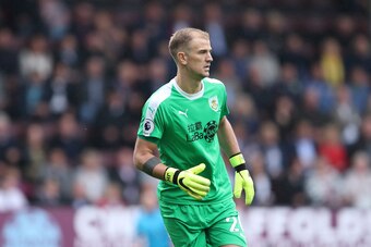 BURNLEY, ENGLAND - AUGUST 19: Joe Hart of Burnley during the Premier League match between Burnley FC and Watford FC at Turf Moor on August 19, 2018 in Burnley, United Kingdom. (Photo by James Williamson - AMA/Getty Images)