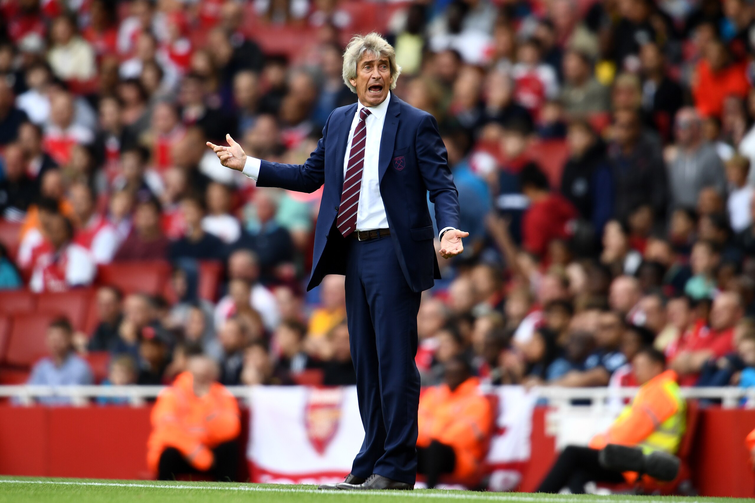 LONDON, ENGLAND - AUGUST 25:  Manuel Pellegrini, Manager of West Ham United reacts during the Premier League match between Arsenal FC and West Ham United at Emirates Stadium on August 25, 2018 in London, United Kingdom.  (Photo by Clive Mason/Getty Images