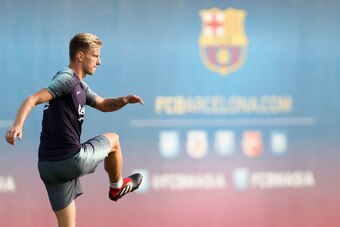 Barcelona's Croatian midfielder Ivan Rakitic attends a training session at the FC Barcelona's Joan Gamper Sports Center in Sant Joan Despi, on August 24, 2018 (Photo by PAU BARRENA / AFP)        (Photo credit should read PAU BARRENA/AFP/Getty Images)