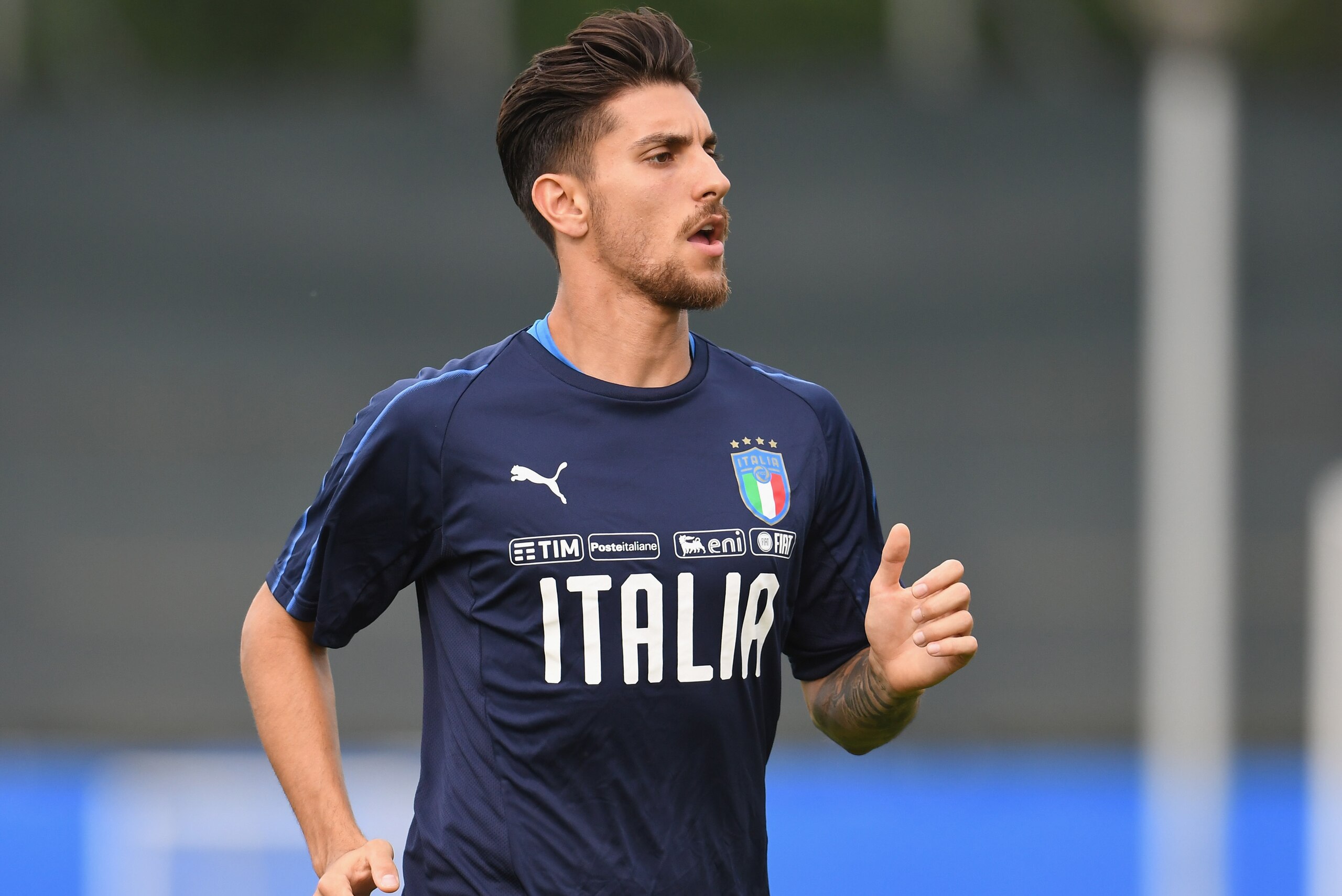 VINOVO, ITALY - JUNE 02: Lorenzo Pellegrini of Italy looks on during a Italy training session at Juventus Center Vinovo on June 2, 2018 in Vinovo, Italy. (Photo by Claudio Villa/Getty Images) VINOVO, ITALY - JUNE 02: Lorenzo Pellegrini of Italy looks on during a Italy training session at Juventus Center Vinovo on June 2, 2018 in Vinovo, Italy. (Photo by Claudio Villa/Getty Images)