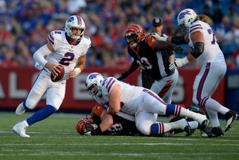 Buffalo Bills quarterback Nathan Peterman avoid pressure from the Cincinnati Bengals.
