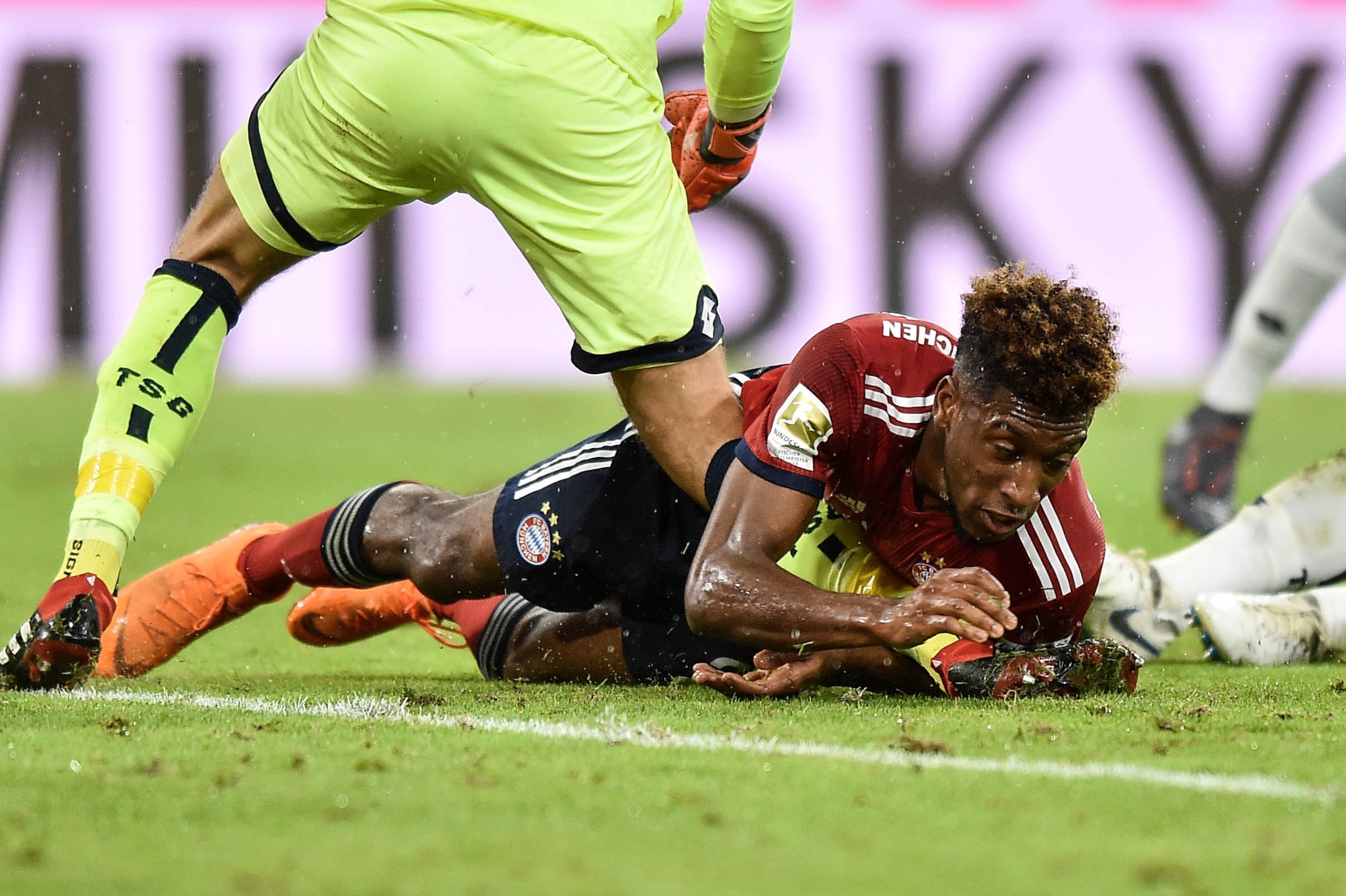 MUNICH, GERMANY - AUGUST 24: Kingsley Coman of Bayern Muenchen in action during the Bundesliga match between FC Bayern Muenchen and TSG 1899 Hoffenheim at Allianz Arena on August 24, 2018 in Munich, Germany. (Photo by Lukasz Laskowski/PressFocus/MB Media/