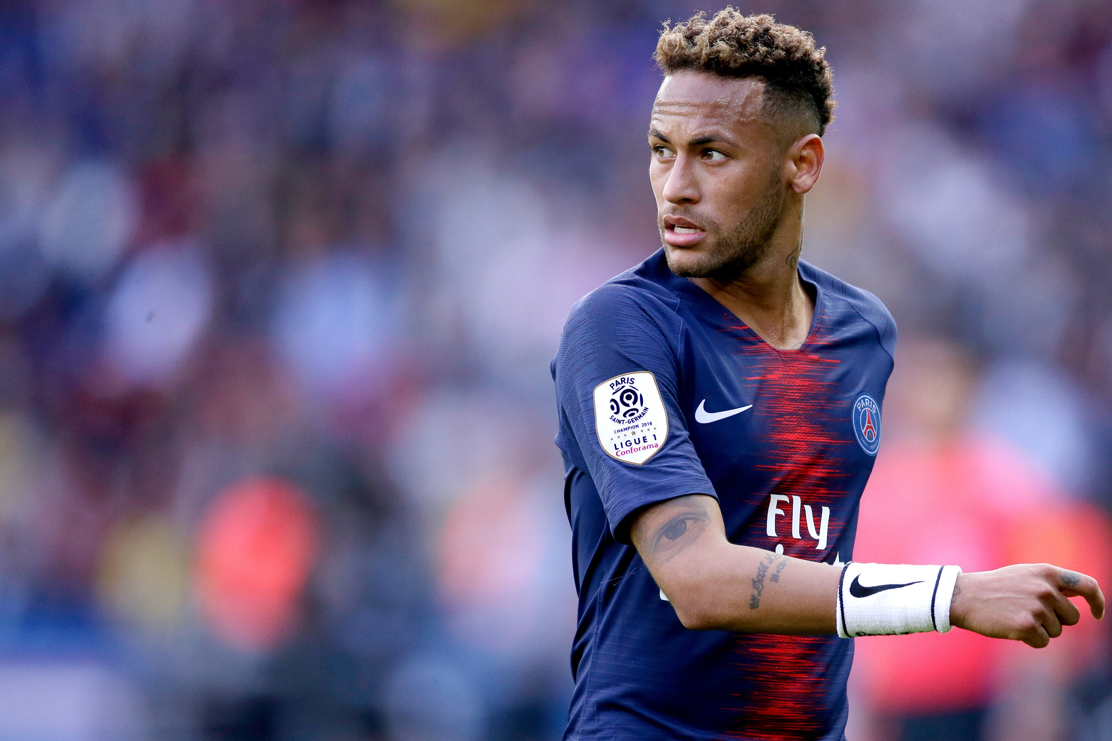 PARIS, FRANCE - AUGUST 25: Neymar Jr of Paris Saint Germain  during the French League 1  match between Paris Saint Germain v Angers at the Parc des Princes on August 25, 2018 in Paris France (Photo by Jeroen Meuwsen/Soccrates/Getty Images)