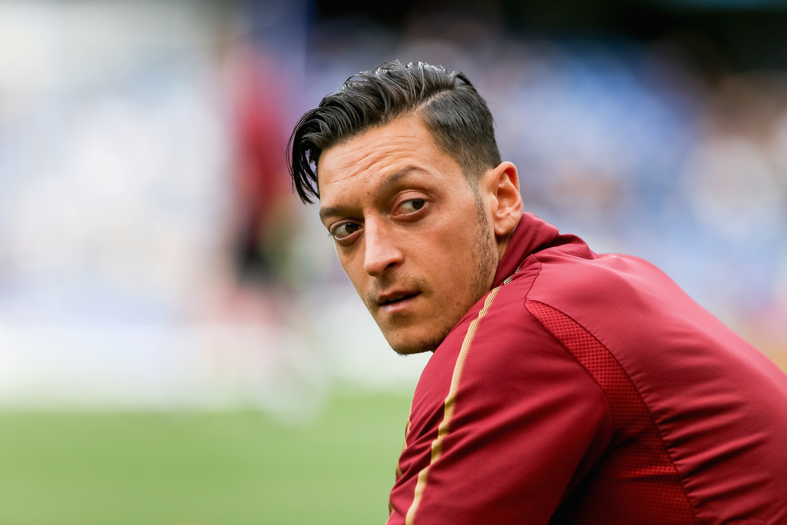 LONDON, ENGLAND - AUGUST 18:  Mesut Ozil of Arsenal looks on prior to the Premier League match between Chelsea FC and Arsenal FC at Stamford Bridge on August 18, 2018 in London, United Kingdom.  (Photo by Chloe Knott - Danehouse/Getty Images)
