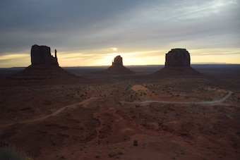 TOPSHOT - The sun rises over the Monument Valley on April 19, 2018. - Monument Valley (Navajo: Tsé Bii? Ndzisgaii, meaning valley of the rocks) is a region of the Colorado Plateau characterized by a cluster of vast sandstone buttes, the largest reaching 1