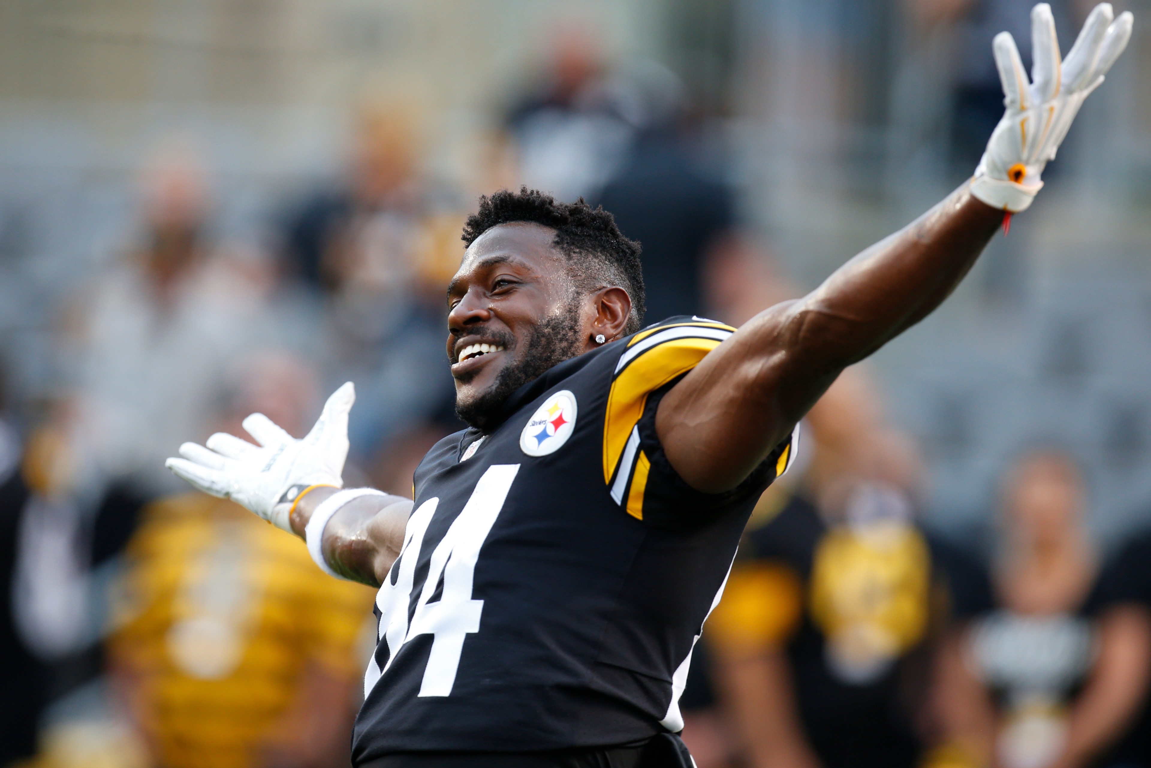 PITTSBURGH, PA - AUGUST 30:  Antonio Brown #84 of the Pittsburgh Steelers jokes around before a preseason game against the Carolina Panthers on August 30, 2018 at Heinz Field in Pittsburgh, Pennsylvania.  (Photo by Justin K. Aller/Getty Images)