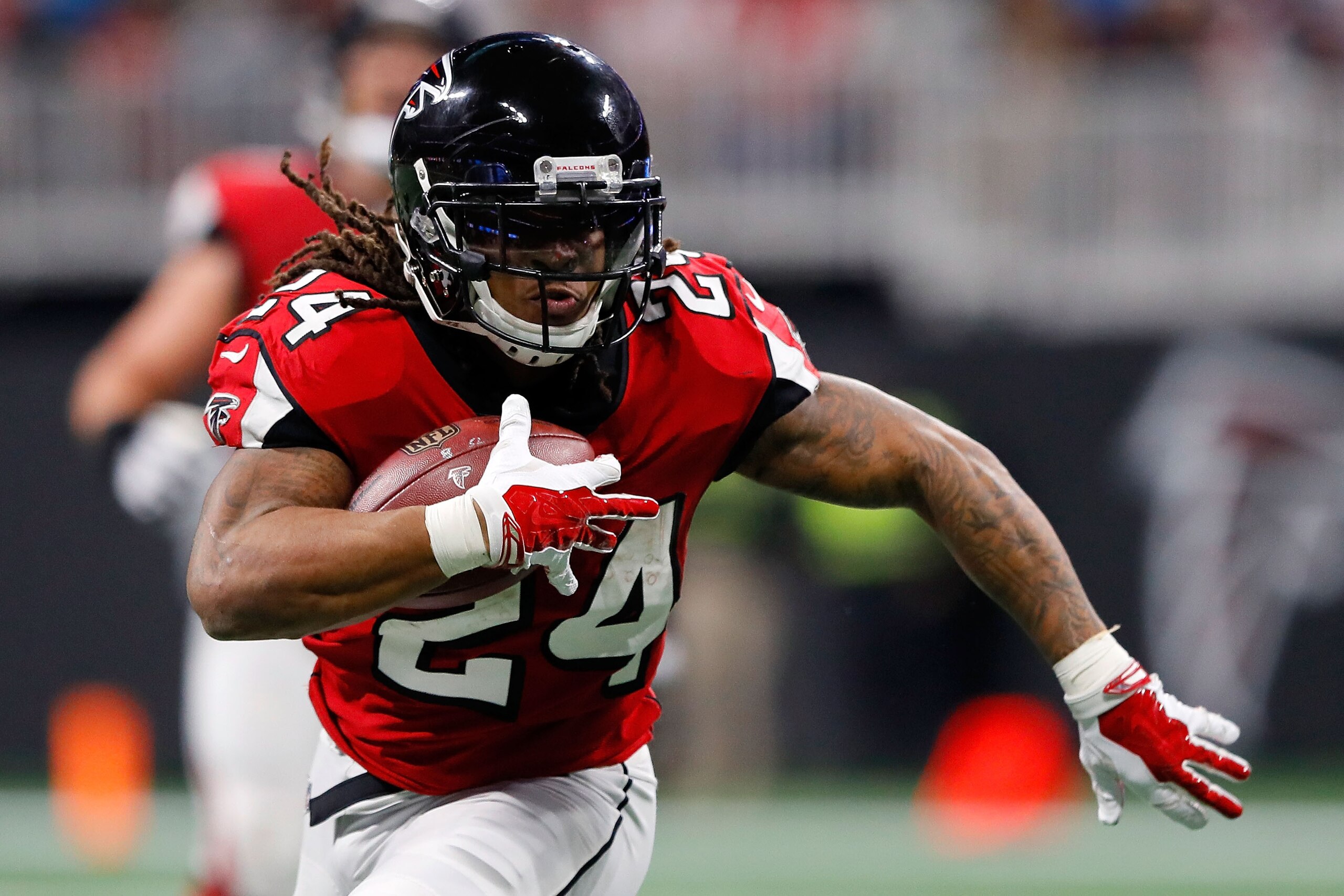 ATLANTA, GA - DECEMBER 31: Devonta Freeman #24 of the Atlanta Falcons runs the ball during the second half against the Carolina Panthers at Mercedes-Benz Stadium on December 31, 2017 in Atlanta, Georgia. (Photo by Kevin C.  Cox/Getty Images)