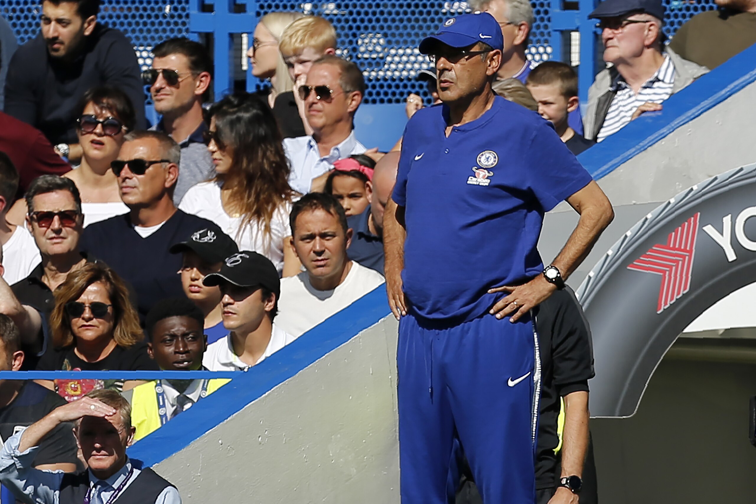 Chelsea's Italian head coach Maurizio Sarri looks on rom the touchline during the English Premier League football match between Chelsea and Bournemouth at Stamford Bridge in London on September 1, 2018. (Photo by Ian KINGTON / AFP) / RESTRICTED TO EDITORI