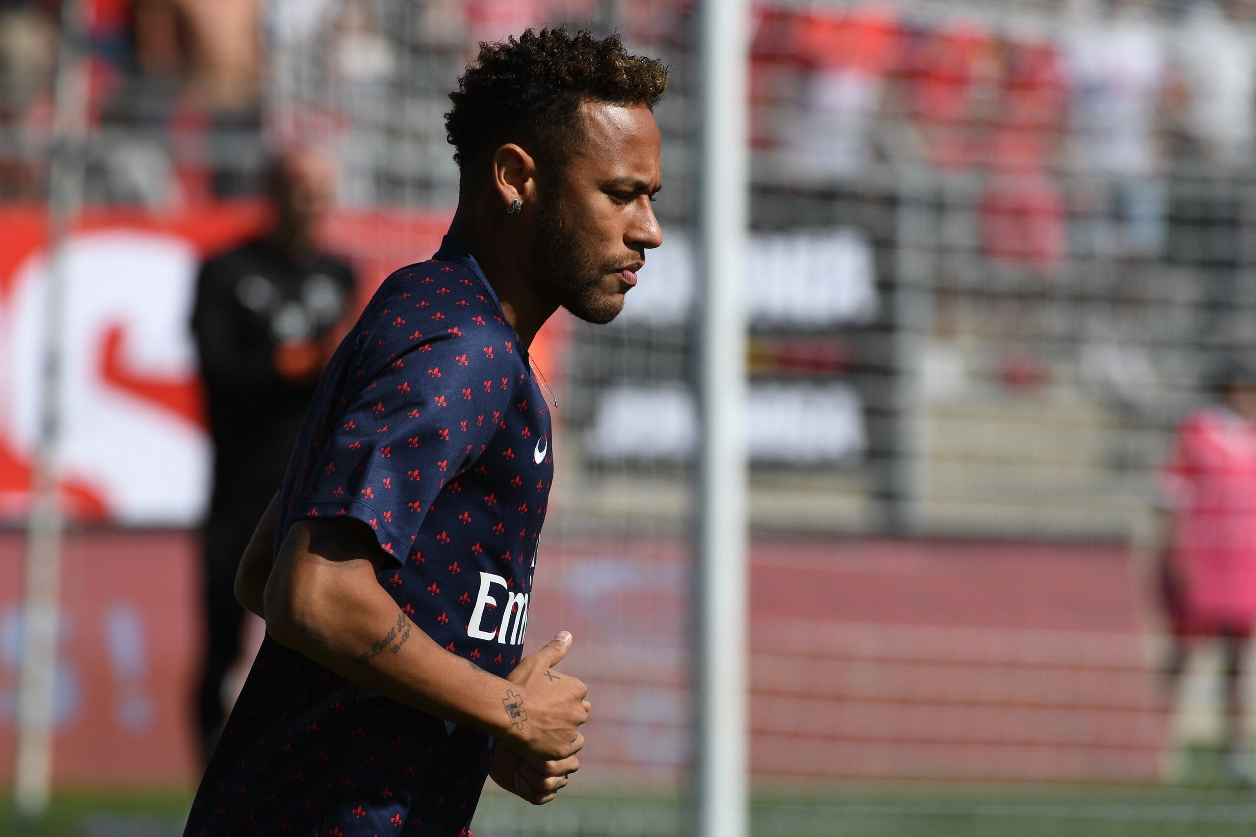 Paris Saint-Germain's Brazilian forward Neymar warms up before the French L1 football match between Nimes and Paris Saint-Germain (PSG), on September 1, 2018 at the Costieres stadium in Nimes, southern France. (Photo by Pascal GUYOT / AFP) (Photo c Paris Saint-Germain's Brazilian forward Neymar warms up before the French L1 football match between Nimes and Paris Saint-Germain (PSG), on September 1, 2018 at the Costieres stadium in Nimes, southern France. (Photo by Pascal GUYOT / AFP) (Photo c