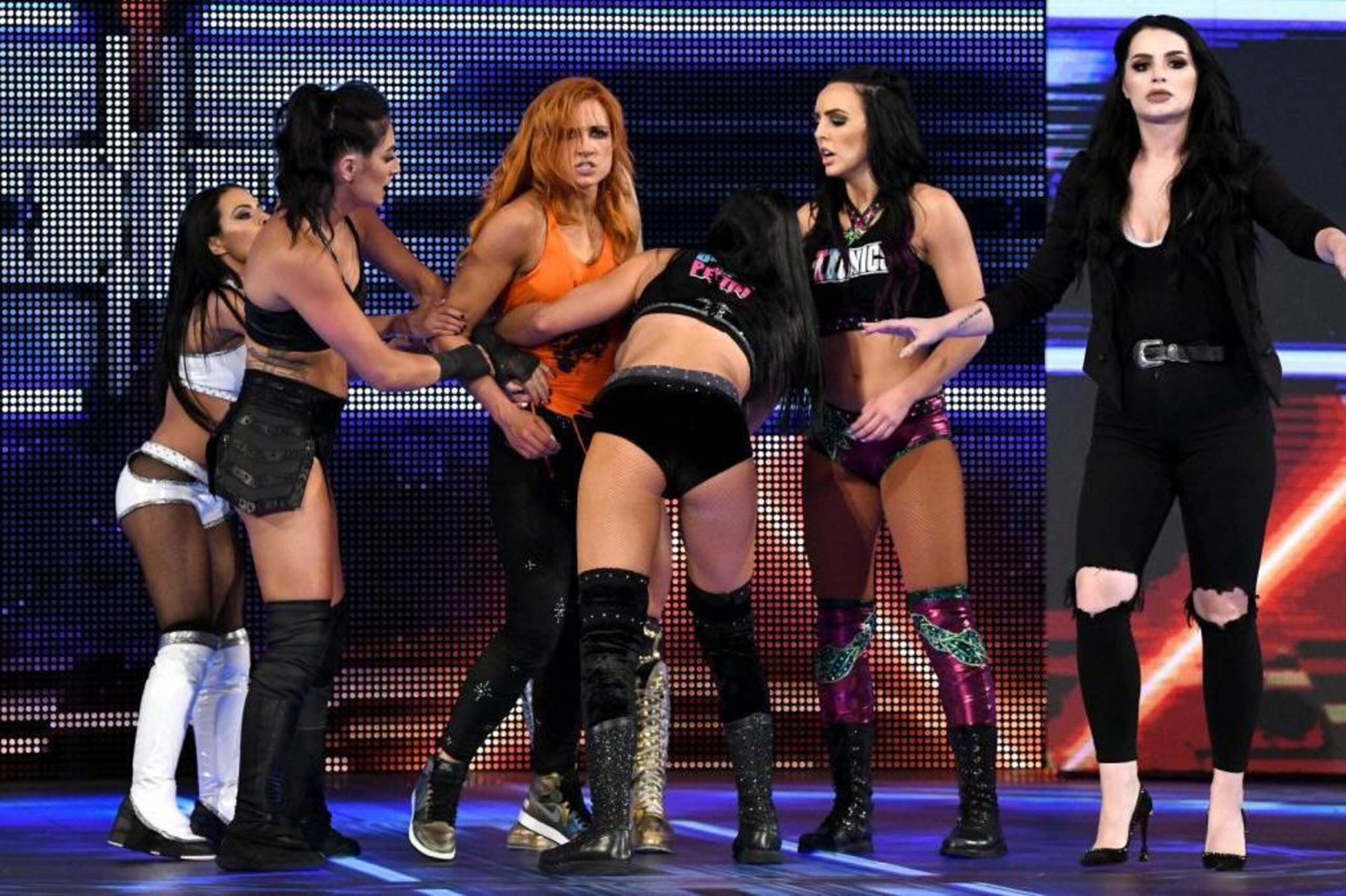Having all of the heels and no babyfaces associated with Becky Lynch is incredibly transparent and still ineffective storytelling.