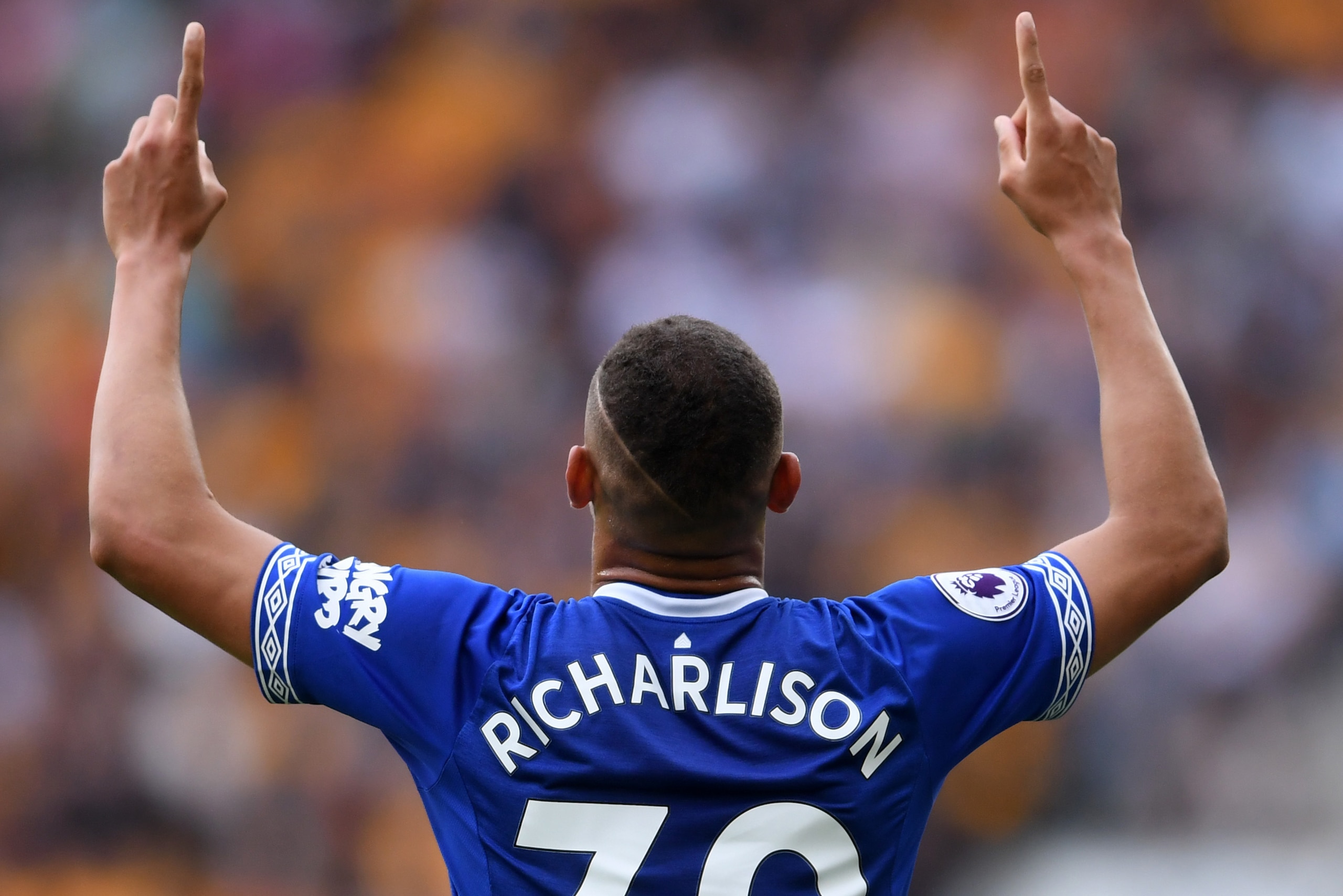 WOLVERHAMPTON, ENGLAND - AUGUST 11:  Richarlison of Everton celebrates after scoring his team's first goal during the Premier League match between Wolverhampton Wanderers and Everton FC at Molineux on August 11, 2018 in Wolverhampton, United Kingdom.  (Ph