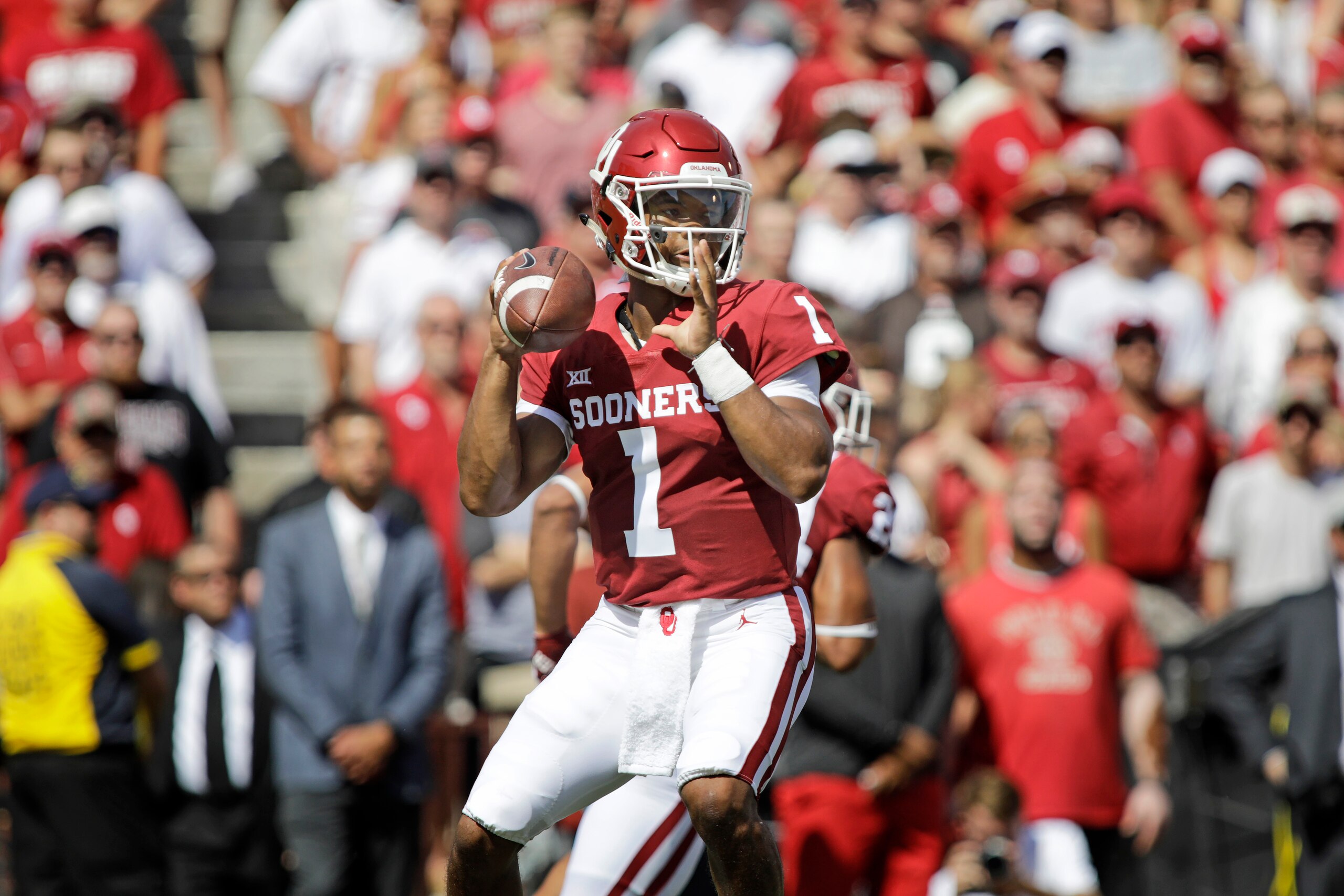NORMAN, OK - SEPTEMBER 01: Quarterback Kyler Murray #1 of the Oklahoma Sooners looks to throw against the Florida Atlantic Owls at Gaylord Family Oklahoma Memorial Stadium on September 1, 2018 in Norman, Oklahoma. The Sooners defeated the Owls 63-14. (Pho